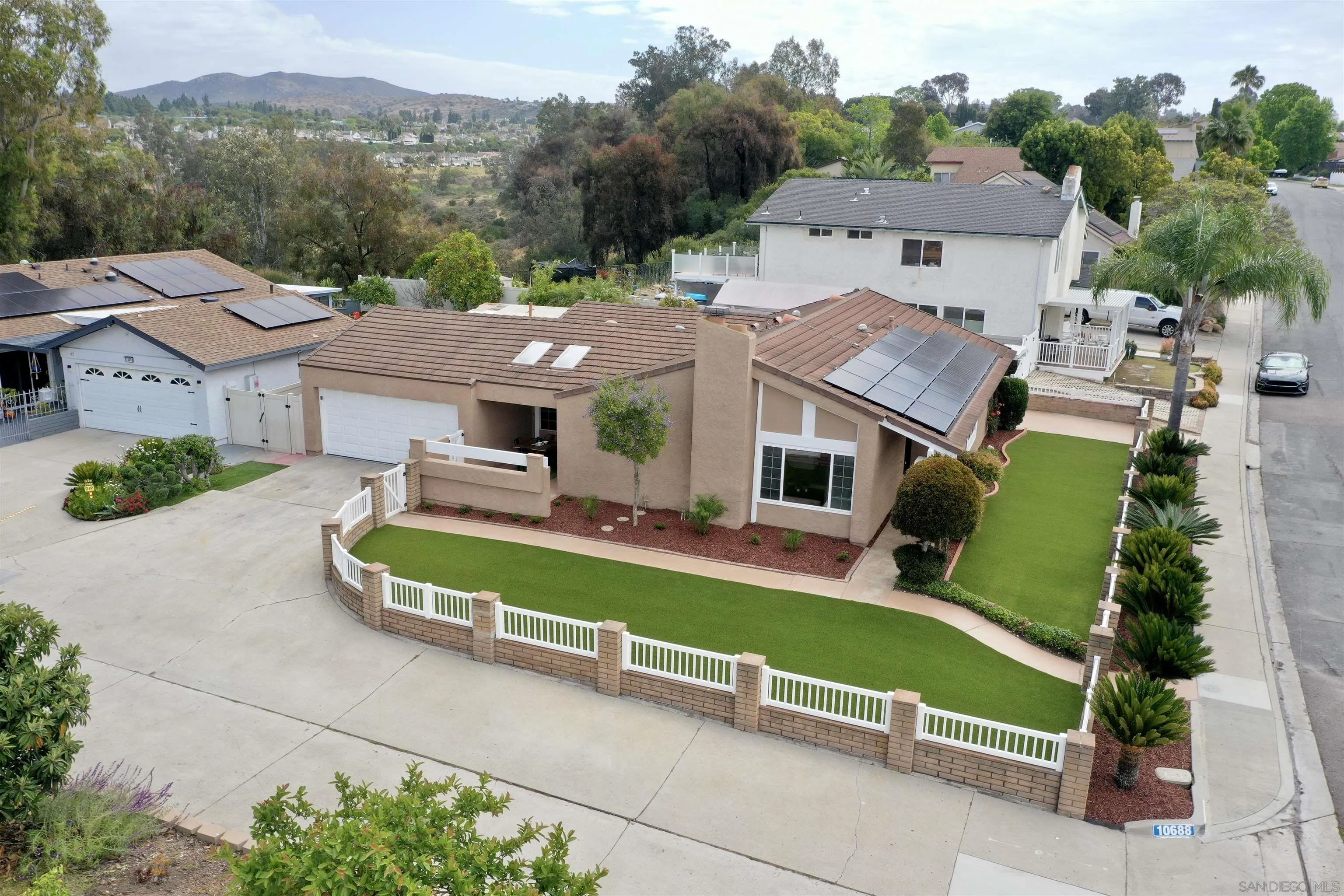 https://cdn.realtyfeed.com/cdn/127/260010459/43e25b86b95e2330d1a1981d791f540d.webp