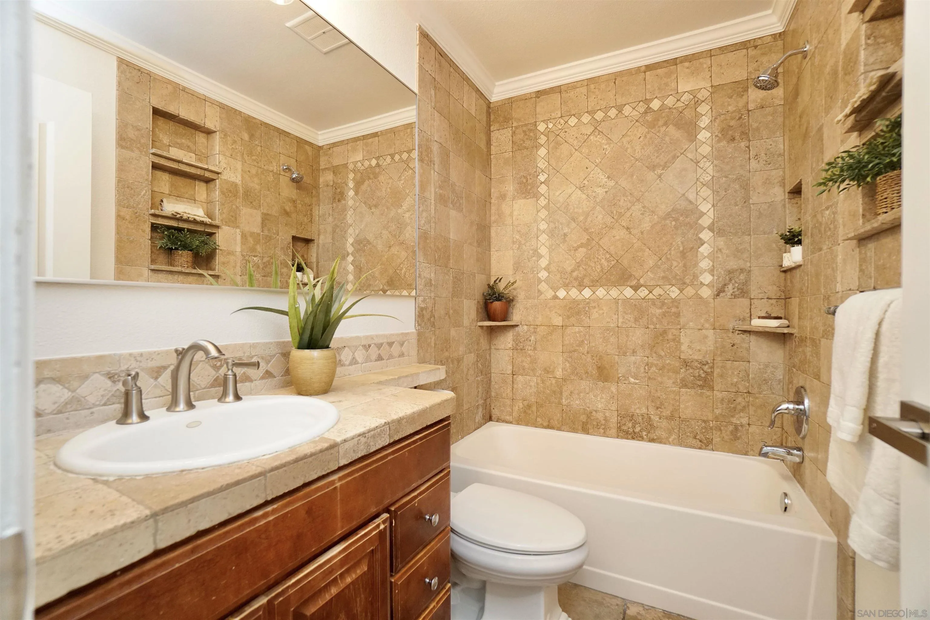 https://cdn.realtyfeed.com/cdn/127/260010459/dfdce4d6d8518df61e4280d4aed32746.webp