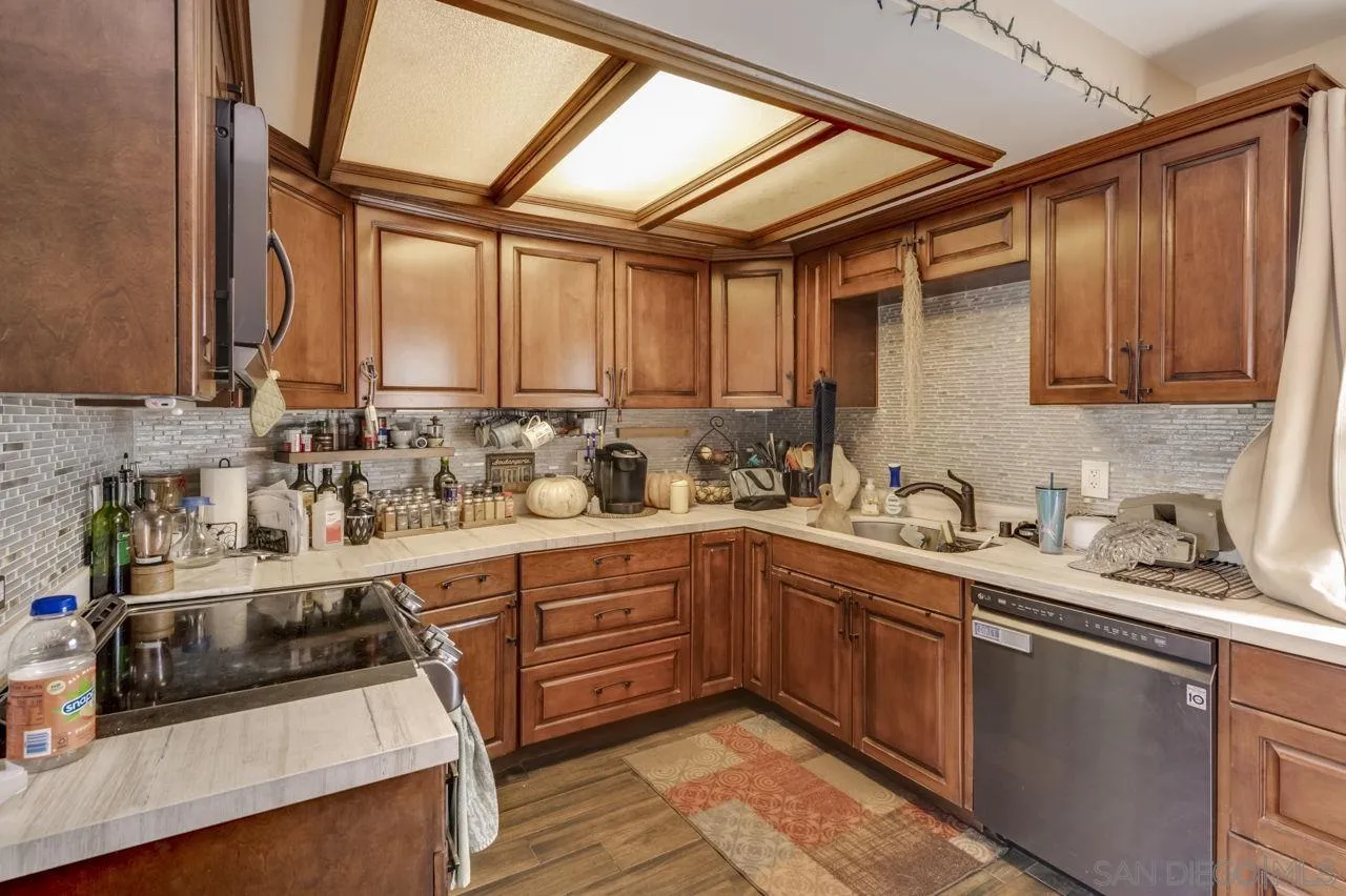 https://cdn.realtyfeed.com/cdn/127/260010460/09a63ca5ec91b5bb61d89dd247c1e3e1.webp