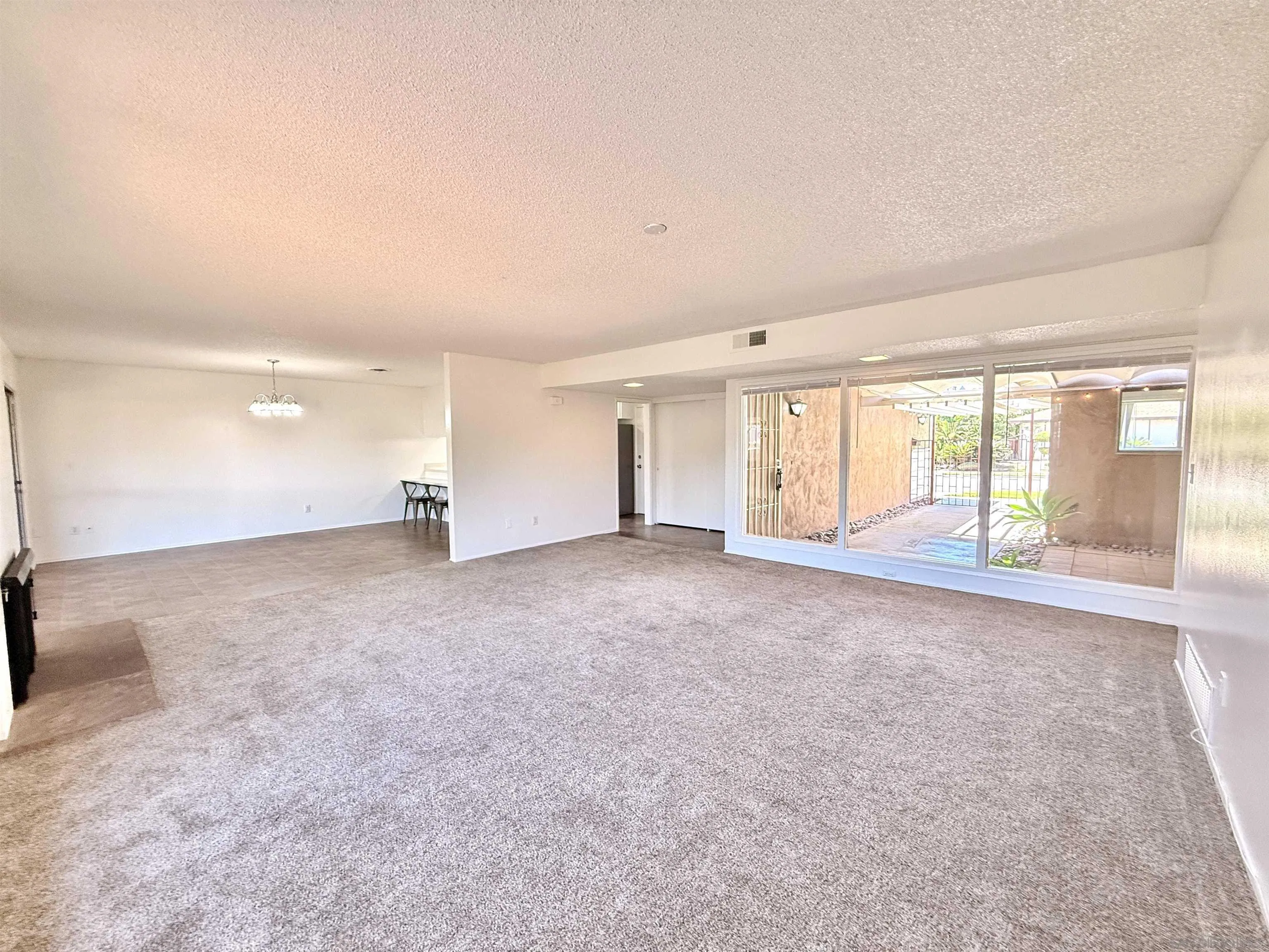 https://cdn.realtyfeed.com/cdn/127/260010461/079481a27518768330356b975870febe.webp