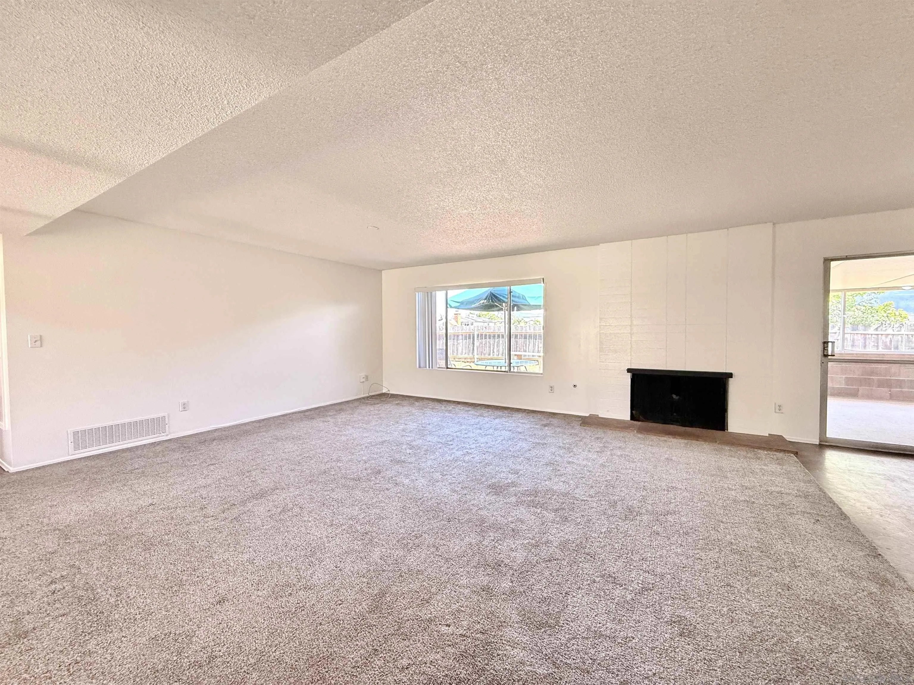https://cdn.realtyfeed.com/cdn/127/260010461/16731e8266bcde9648936b2ef6868c25.webp