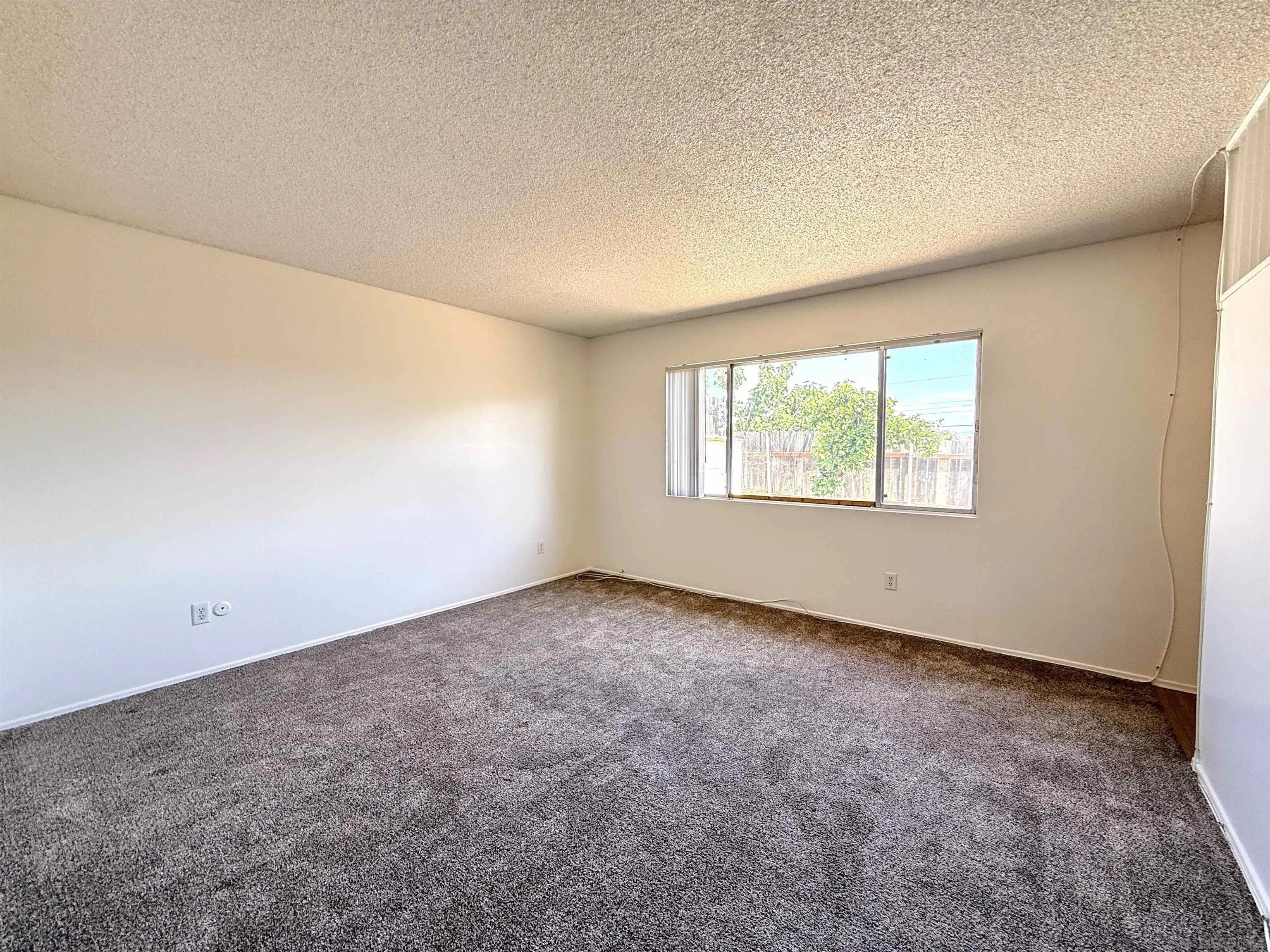 https://cdn.realtyfeed.com/cdn/127/260010461/88996bf4972b47bba2f2d875f8a1d91a.webp