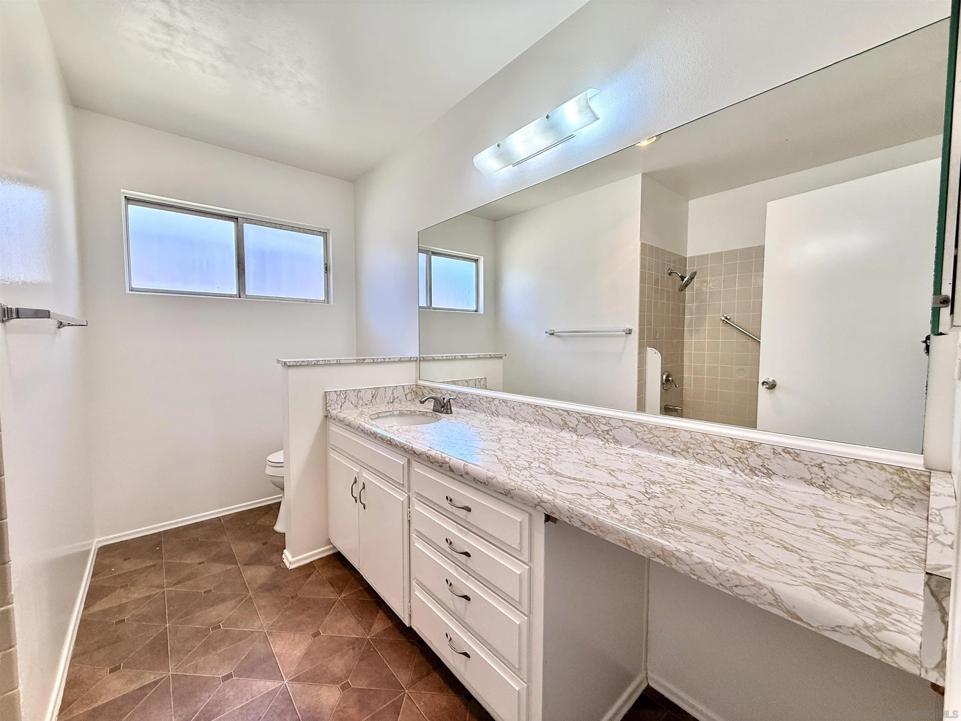 https://cdn.realtyfeed.com/cdn/127/260010461/8c234333b51f8f54e5927593ce2d30b3.webp