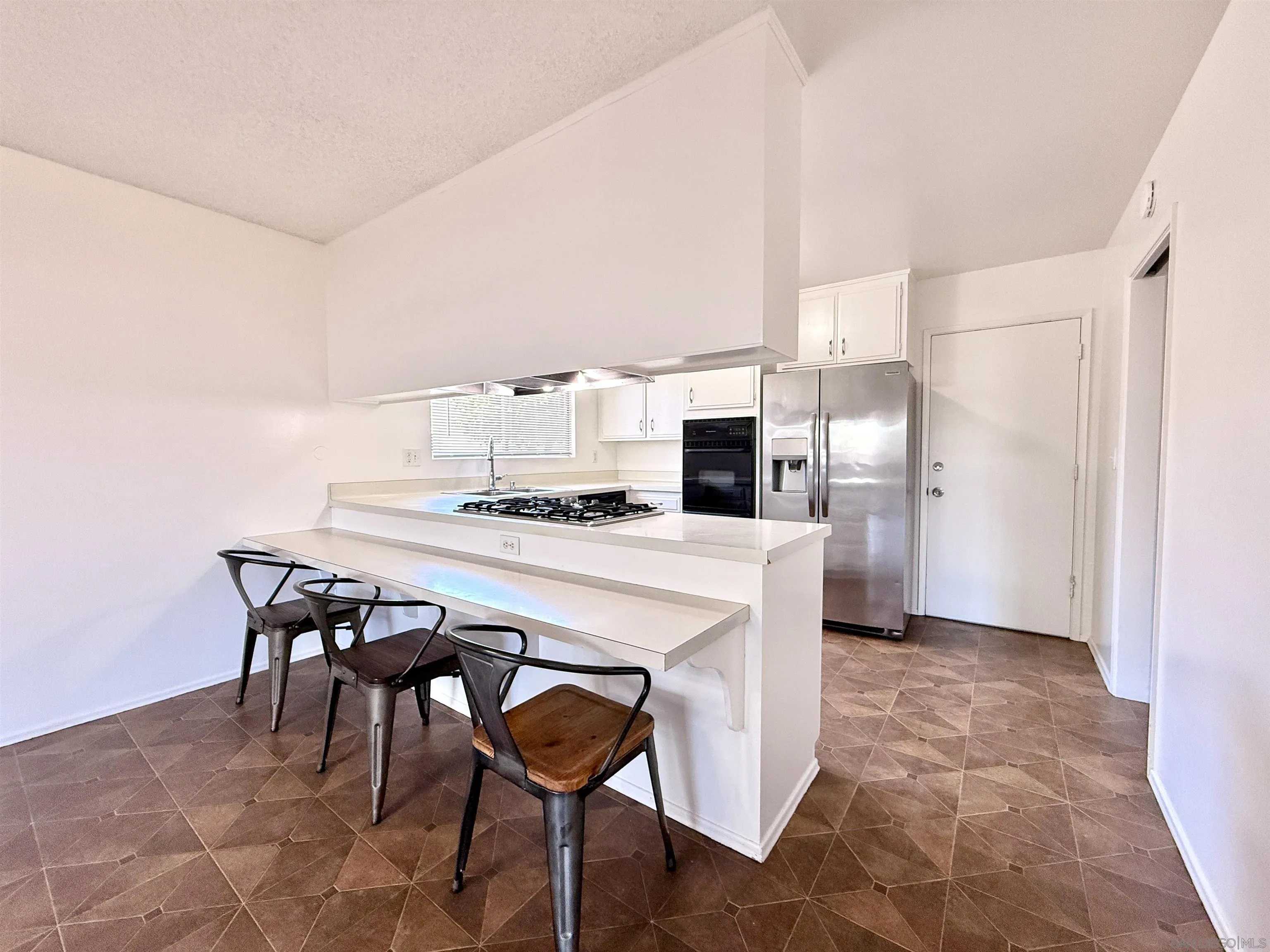 https://cdn.realtyfeed.com/cdn/127/260010461/98e47068d12b7eec525df817f9a29595.webp