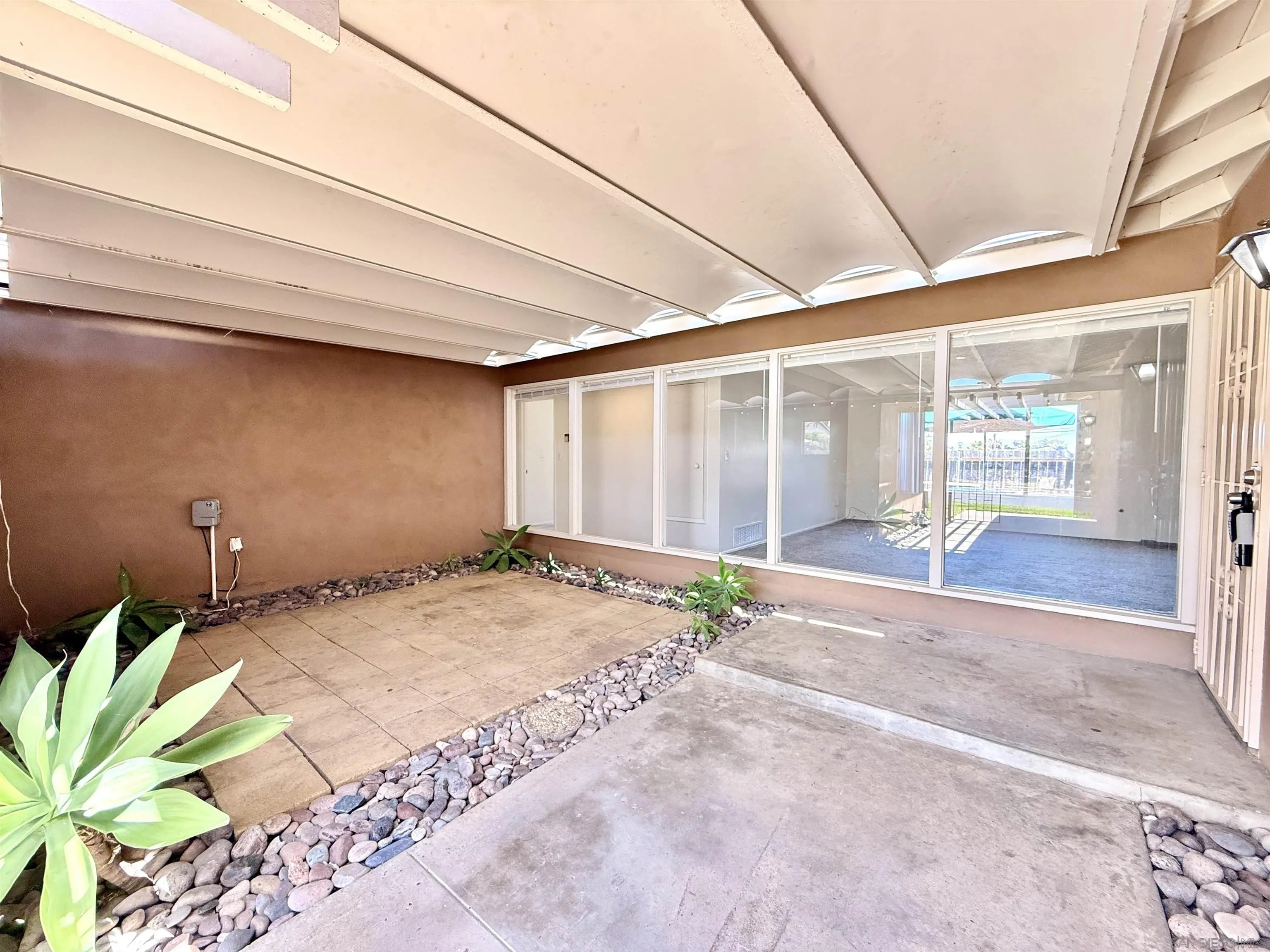 https://cdn.realtyfeed.com/cdn/127/260010461/c776031d81875307beb46f7c01876556.webp