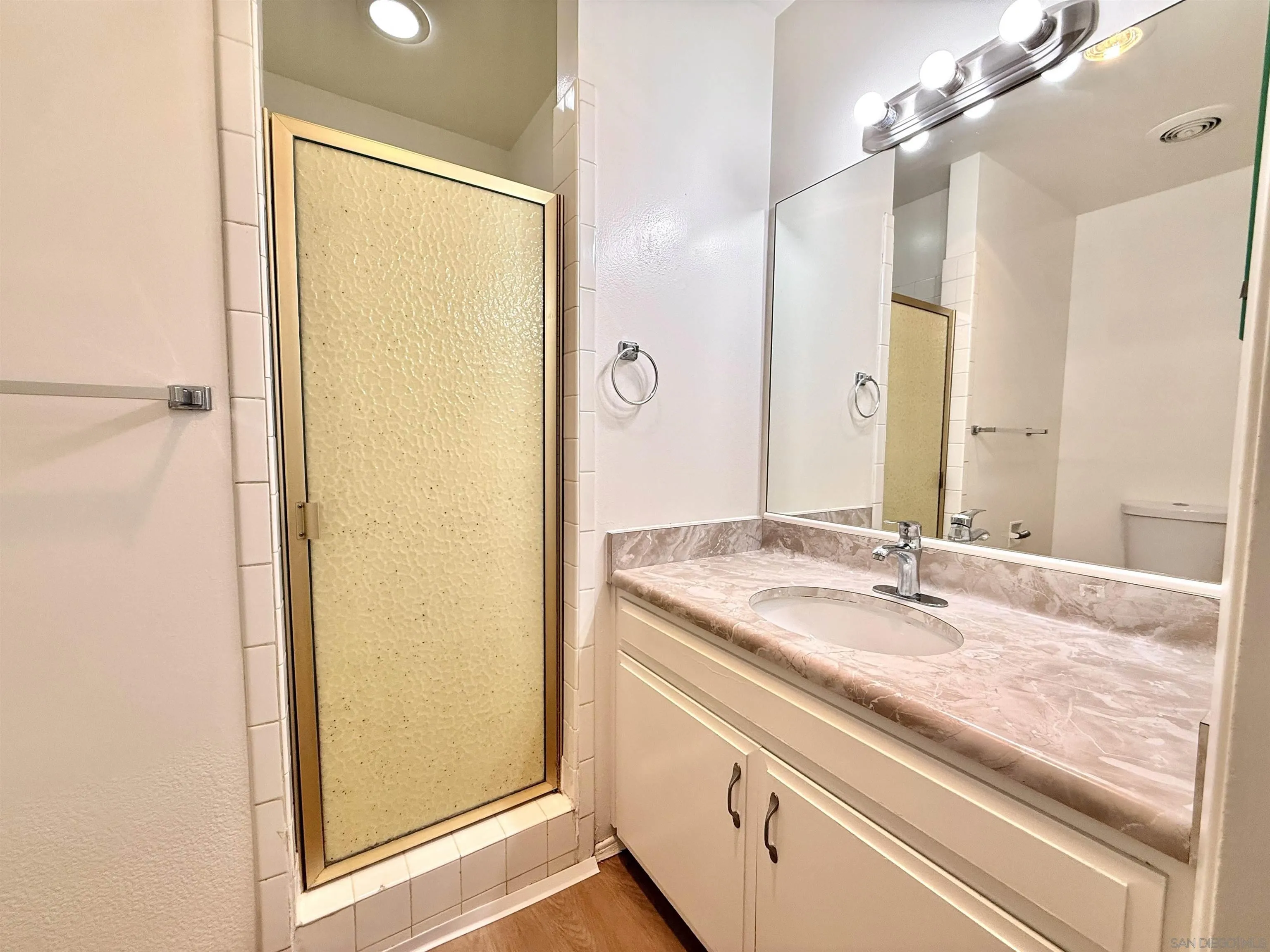 https://cdn.realtyfeed.com/cdn/127/260010461/ef13c6db59f1d1f69e37996ec4ba67c1.webp
