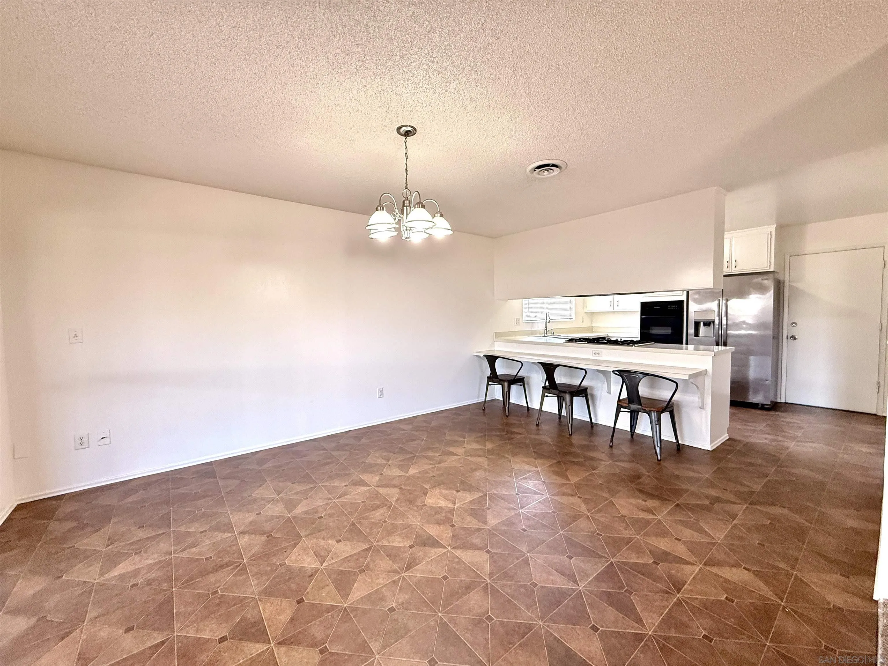https://cdn.realtyfeed.com/cdn/127/260010461/f0260219410c29ffe7ab49ae8b13b914.webp