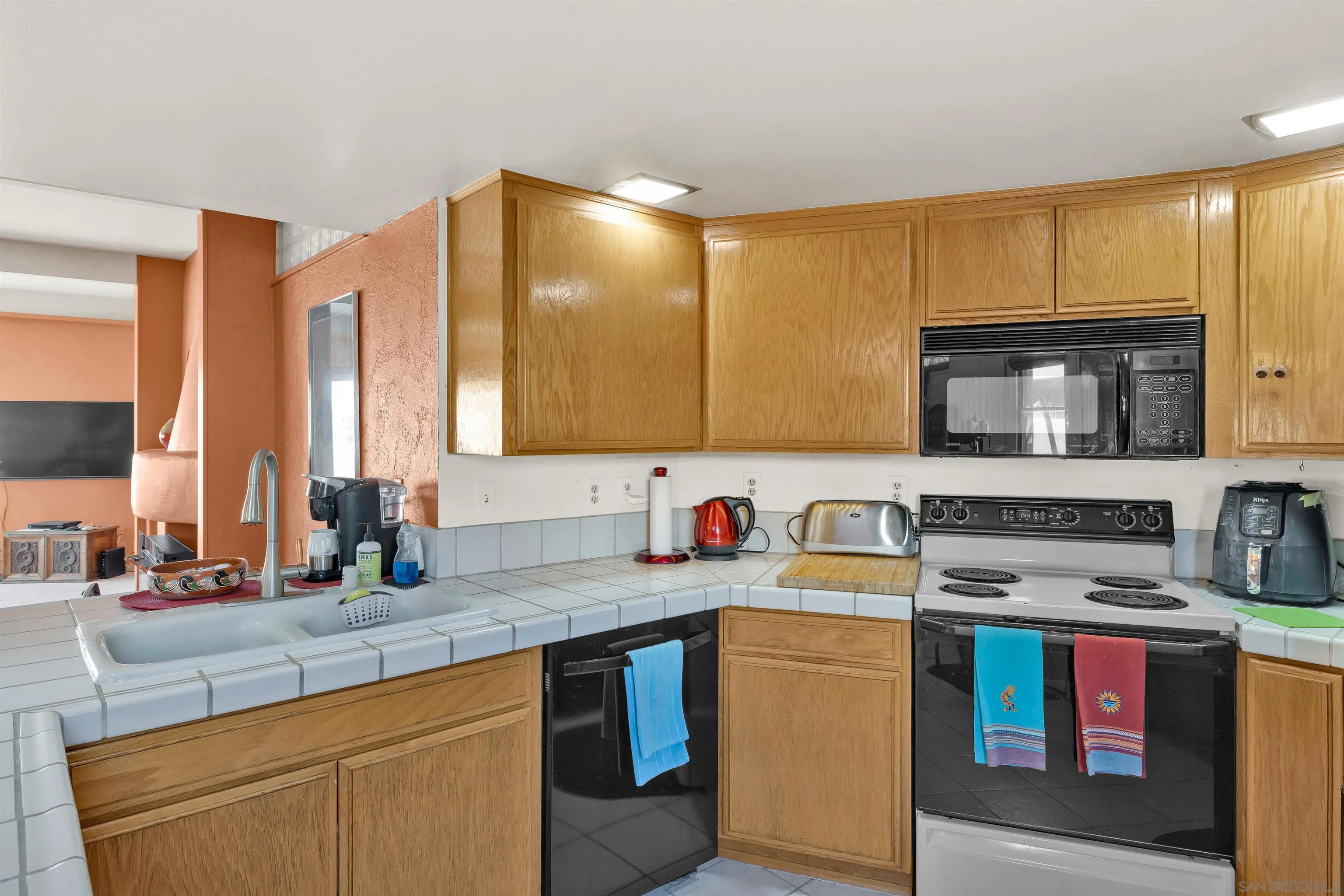https://cdn.realtyfeed.com/cdn/127/260010468/841c4d6f15263b6e982edae91bdfba4b.webp