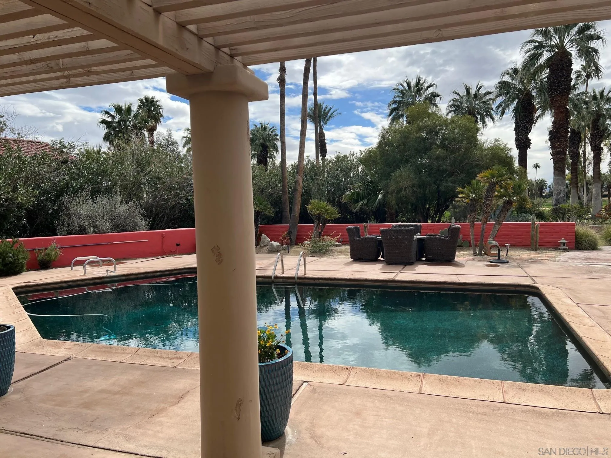 https://cdn.realtyfeed.com/cdn/127/260010468/c0c3198b8baf93ed6401d52d326a946c.webp