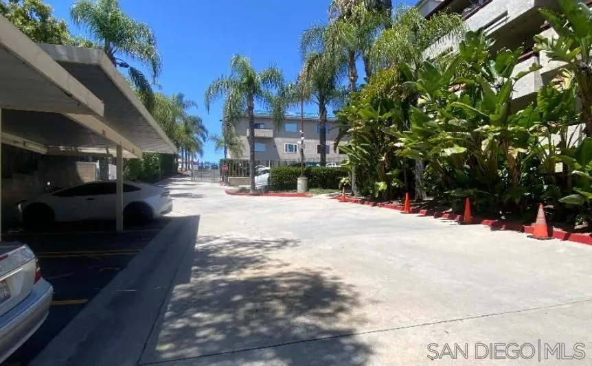 https://cdn.realtyfeed.com/cdn/127/260010469/6adffaf56464a4d4e9abc9bd46a85d20.webp