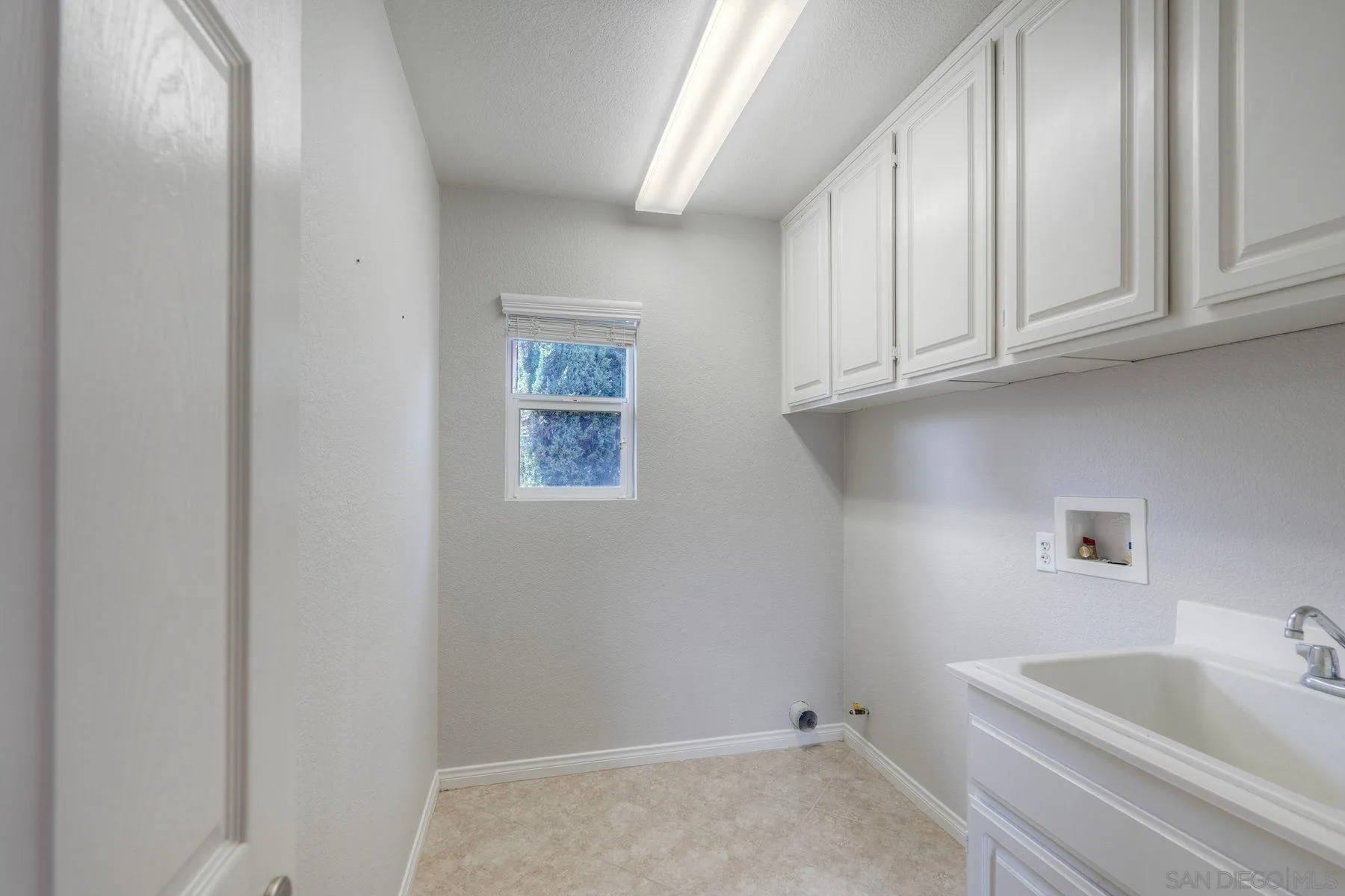 https://cdn.realtyfeed.com/cdn/127/260010470/0b038e30cd5eda0da76b5cbcf1ce92f4.webp