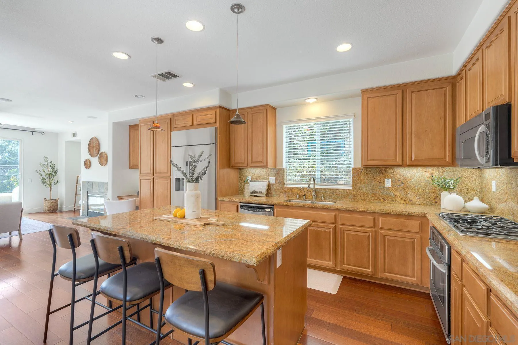 https://cdn.realtyfeed.com/cdn/127/260010470/38f0682dc53629a75686beced2b1e662.webp