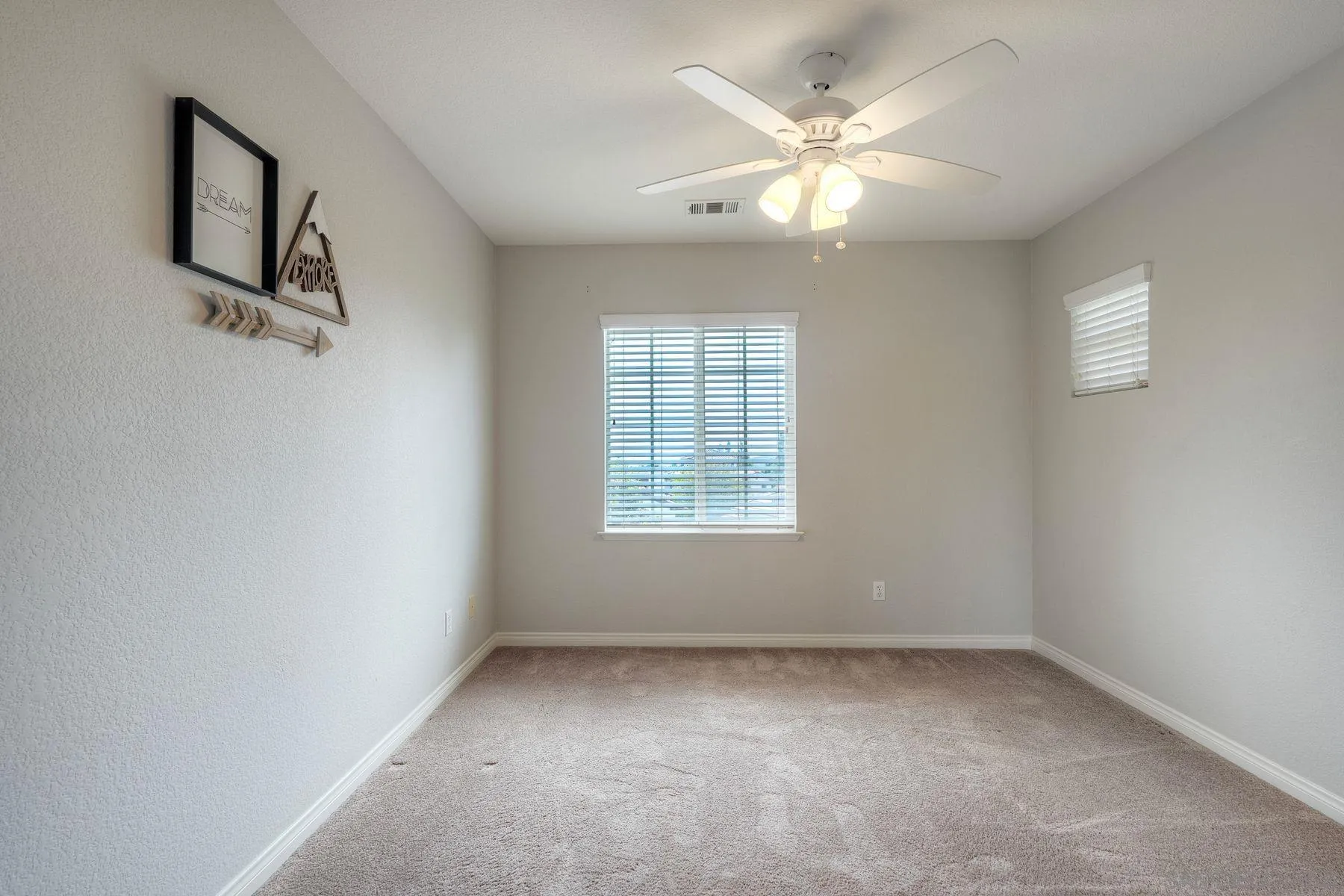 https://cdn.realtyfeed.com/cdn/127/260010470/45c0ccdb8504990d8164f193ef17e2d7.webp