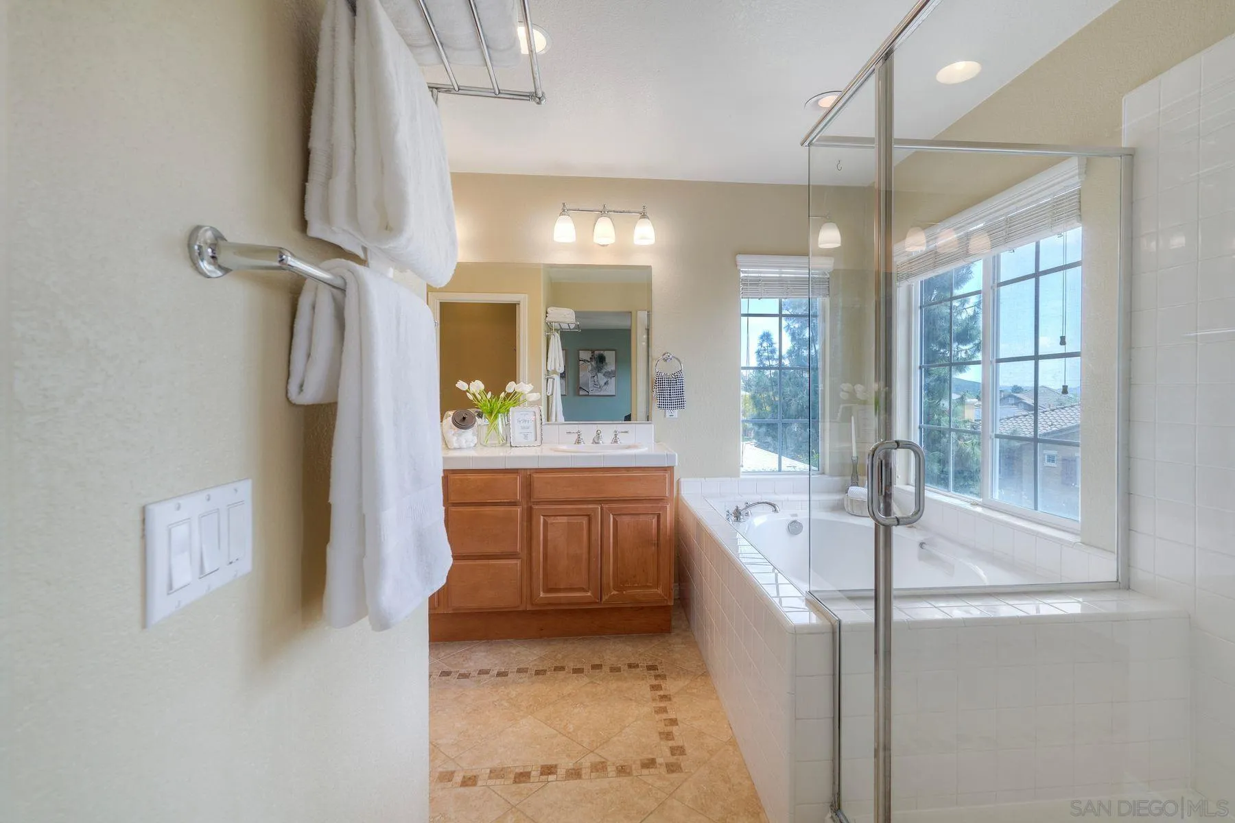 https://cdn.realtyfeed.com/cdn/127/260010470/50dfa58bcab0cac6e2150775d3ad426d.webp