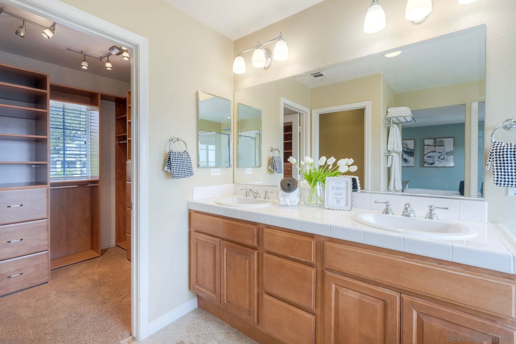 https://cdn.realtyfeed.com/cdn/127/260010470/a2637e79b012b20acb16f4340fe90501.webp