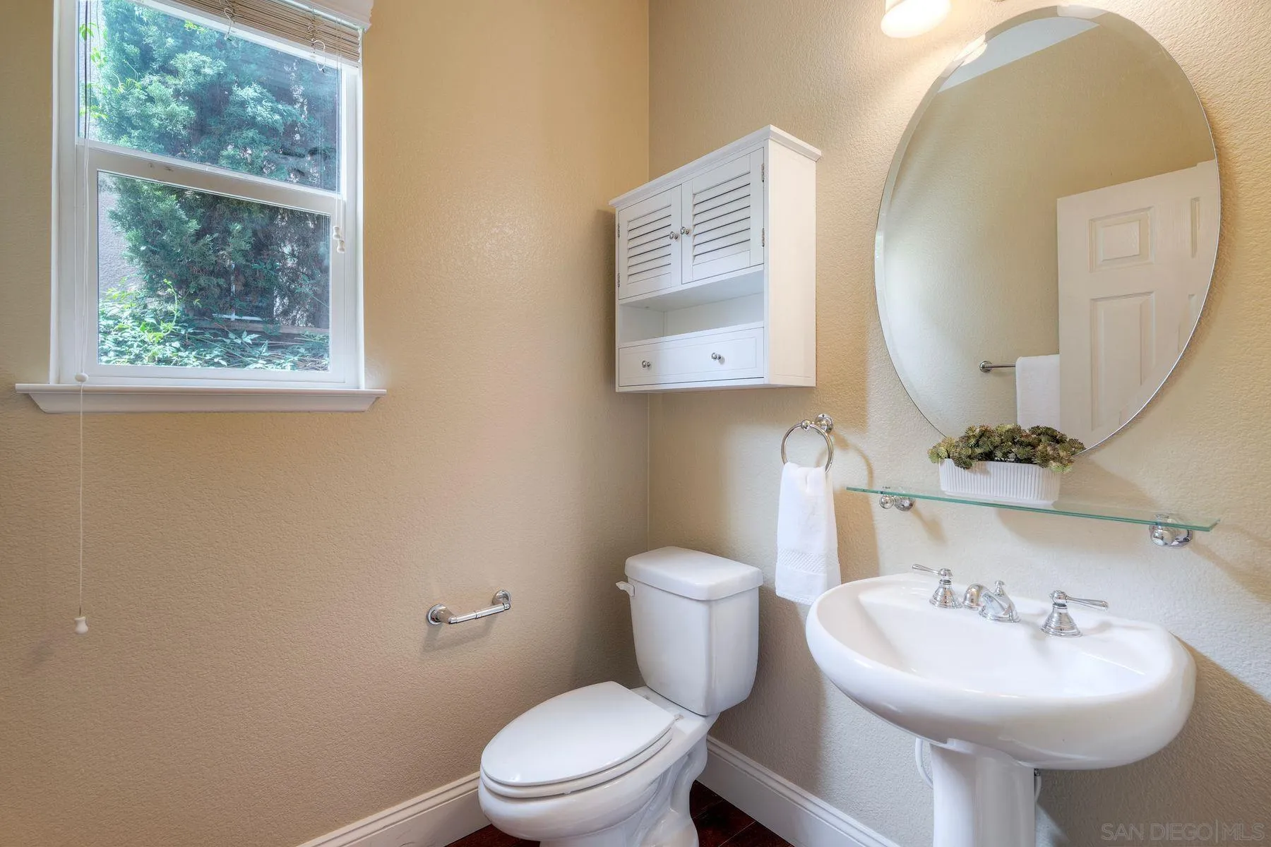 https://cdn.realtyfeed.com/cdn/127/260010470/ec849658a3d7842b8db955bfacba8043.webp