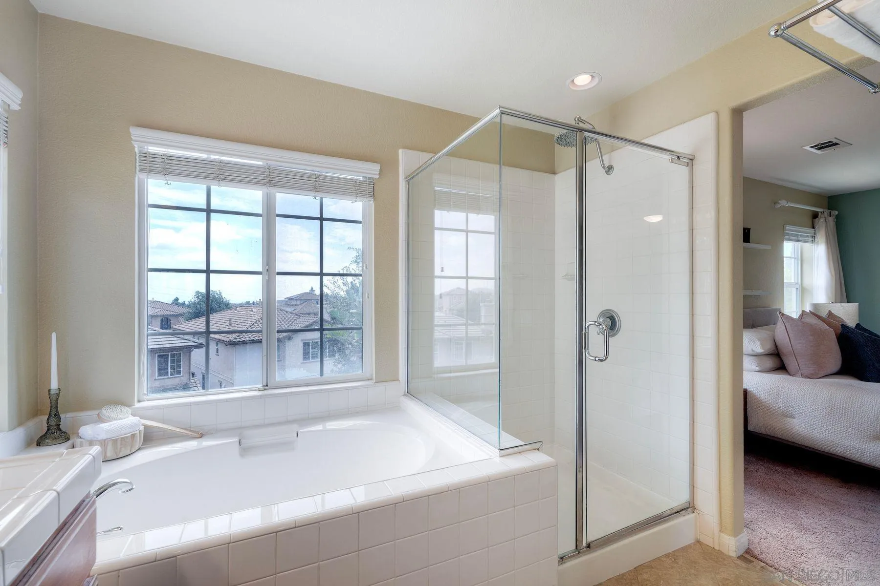 https://cdn.realtyfeed.com/cdn/127/260010470/f57a0a5fa0355b2a2d61ef34ee3efba7.webp