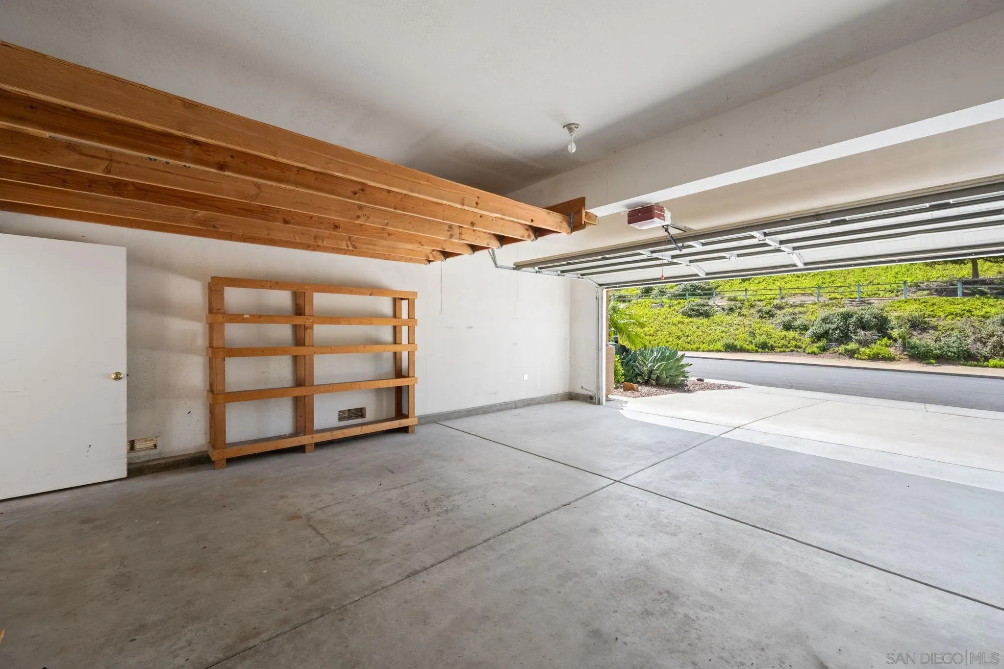 https://cdn.realtyfeed.com/cdn/127/260010474/0979cb1bcd6d335070a79cbbac8fd41c.webp