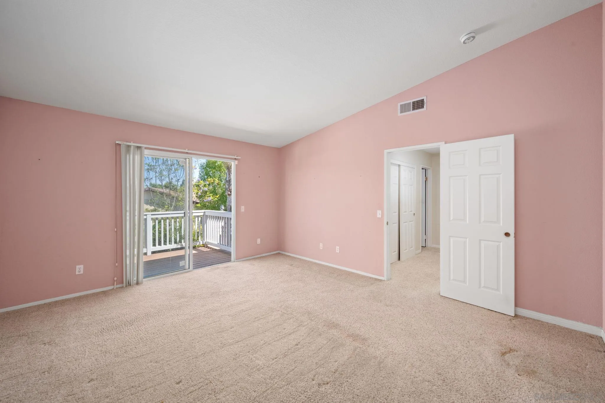 https://cdn.realtyfeed.com/cdn/127/260010474/1f78f2d005efd50e4daa2e0646f770c3.webp