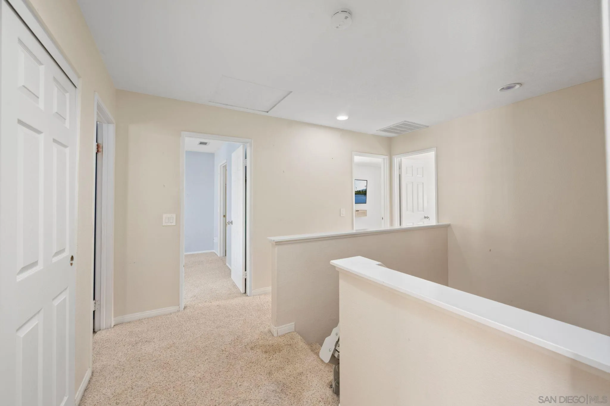 https://cdn.realtyfeed.com/cdn/127/260010474/2c68d649b11e3b3894843ea9da63d0ff.webp