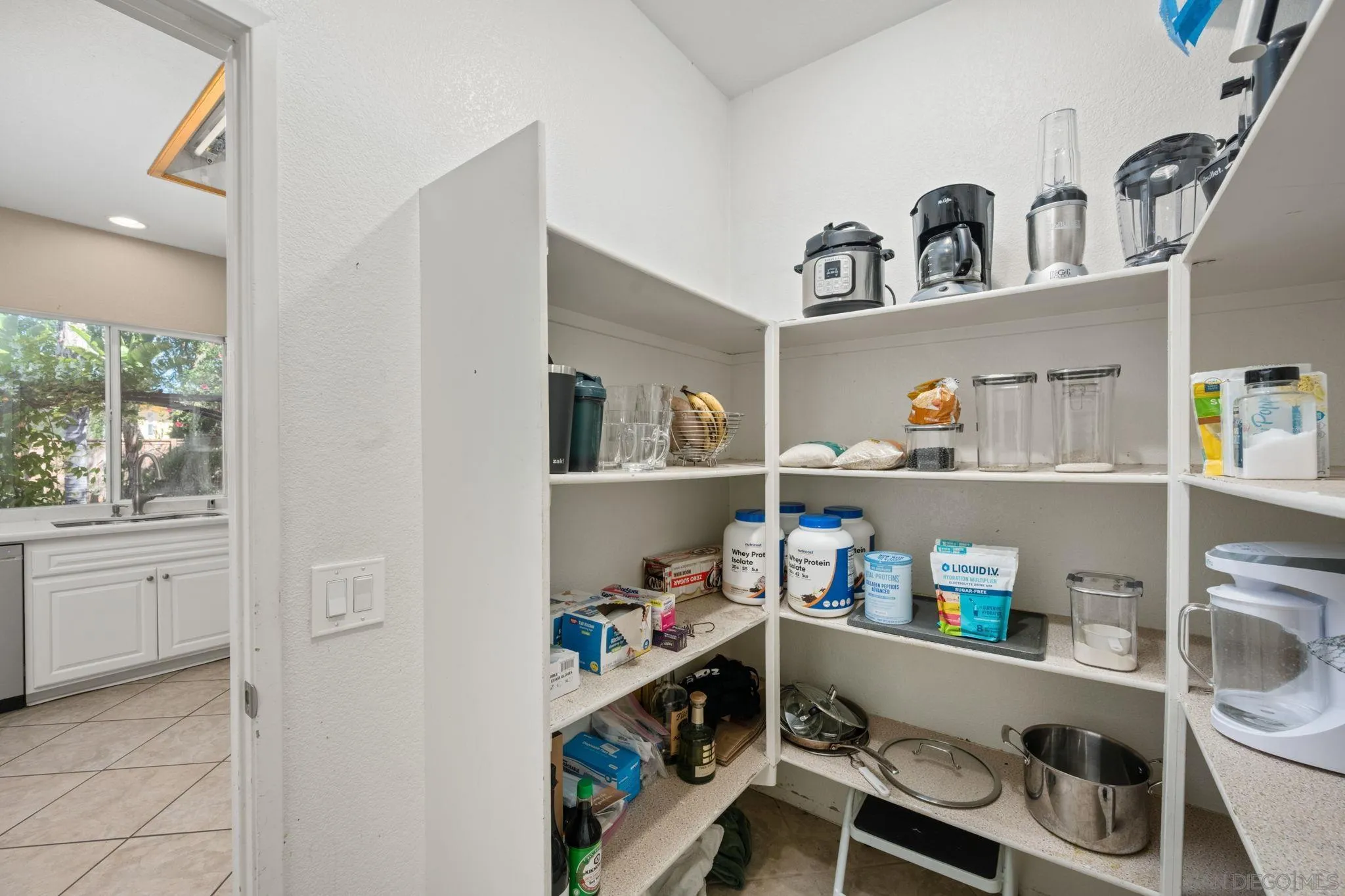 https://cdn.realtyfeed.com/cdn/127/260010474/3e97260408284bc84b8384c76fff12dd.webp