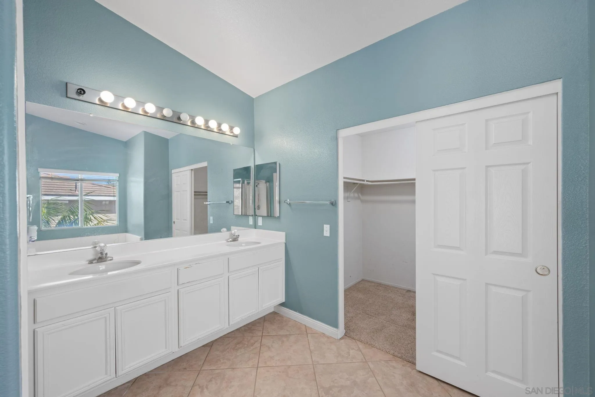 https://cdn.realtyfeed.com/cdn/127/260010474/54a4c4635392f5c45db5d853dfb62e97.webp