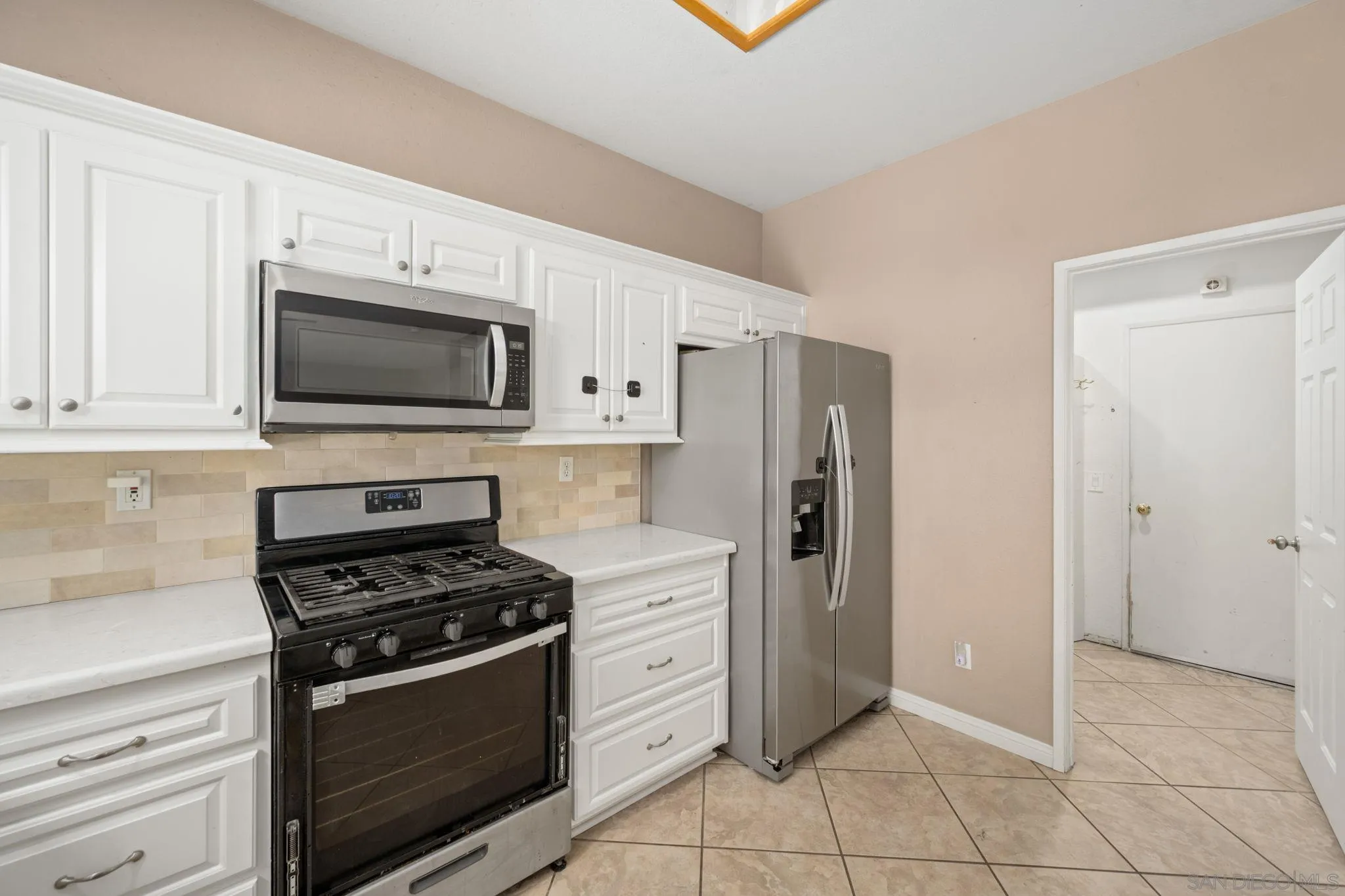 https://cdn.realtyfeed.com/cdn/127/260010474/5bed4561dc56da05736fa7bec31fd49a.webp