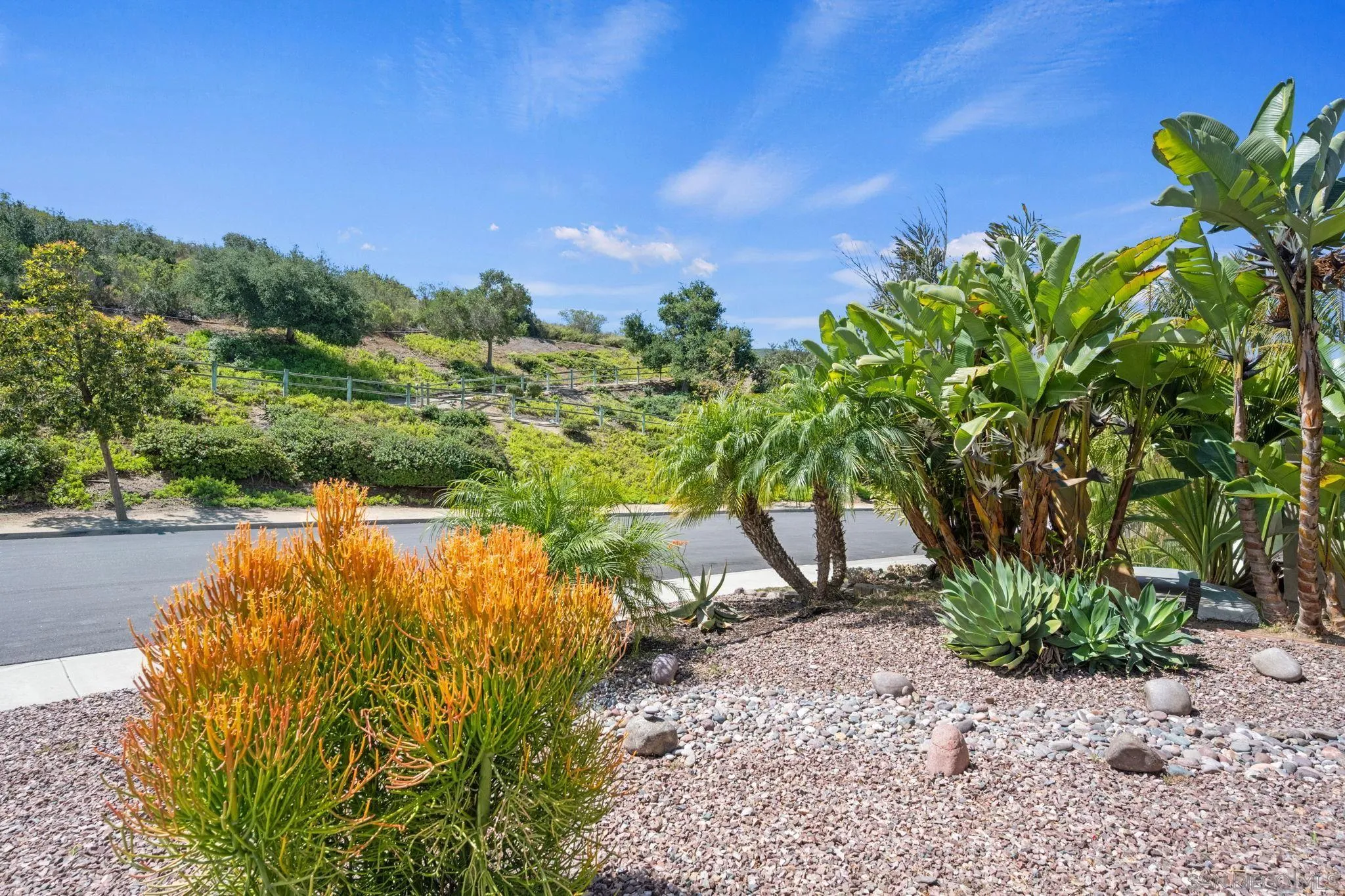 https://cdn.realtyfeed.com/cdn/127/260010474/643db637b0ada2296e970276c2873fef.webp