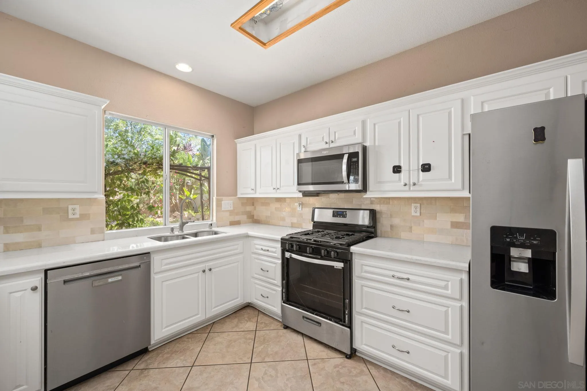 https://cdn.realtyfeed.com/cdn/127/260010474/8277e95986d8b6aad788fd5ef2e1b906.webp