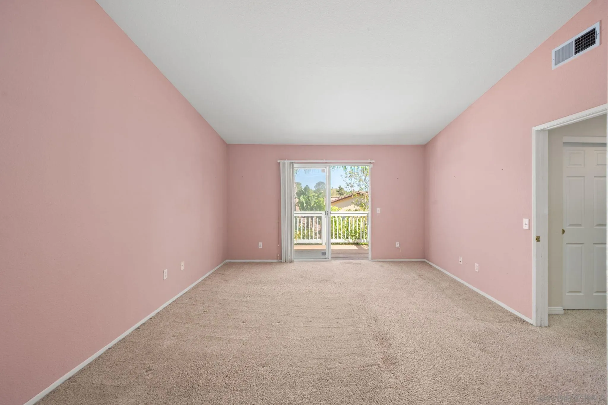 https://cdn.realtyfeed.com/cdn/127/260010474/87c549edaeda1d18f35b22d5a53e0b90.webp