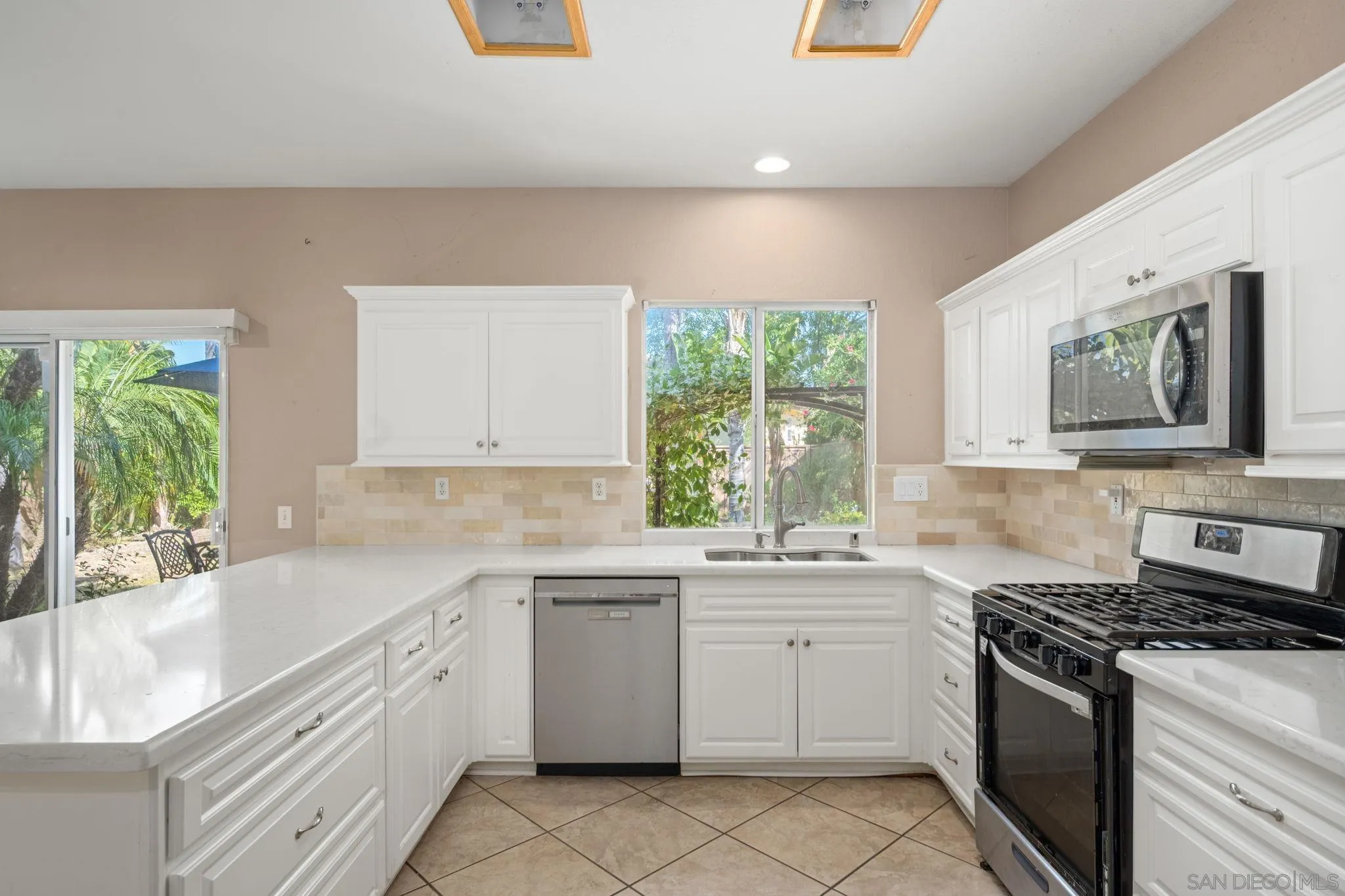 https://cdn.realtyfeed.com/cdn/127/260010474/93e67cf33e16bc6e46ede2c184aeca84.webp