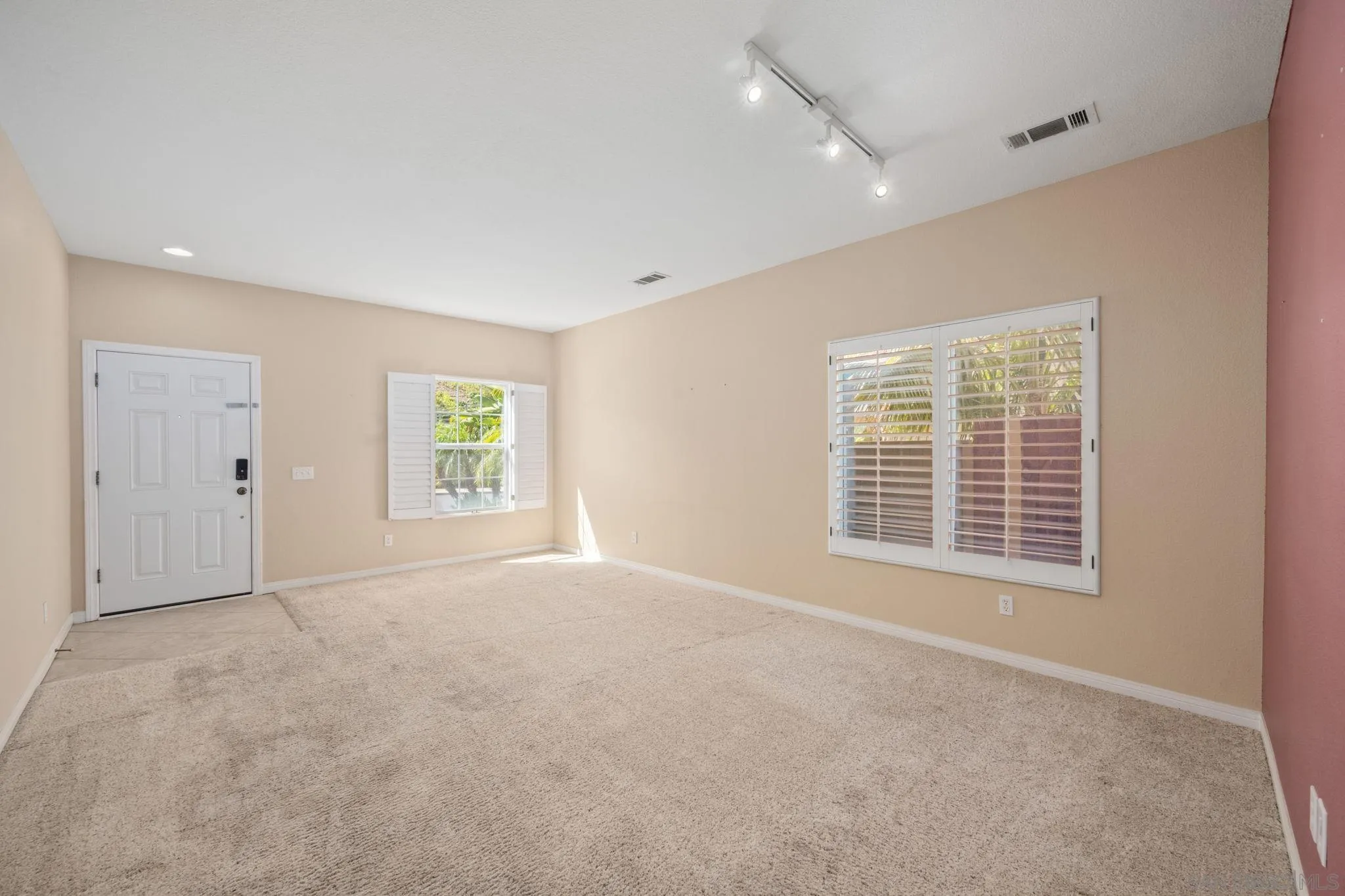 https://cdn.realtyfeed.com/cdn/127/260010474/a3659ade9580a14ea9f19244e1c0be2d.webp