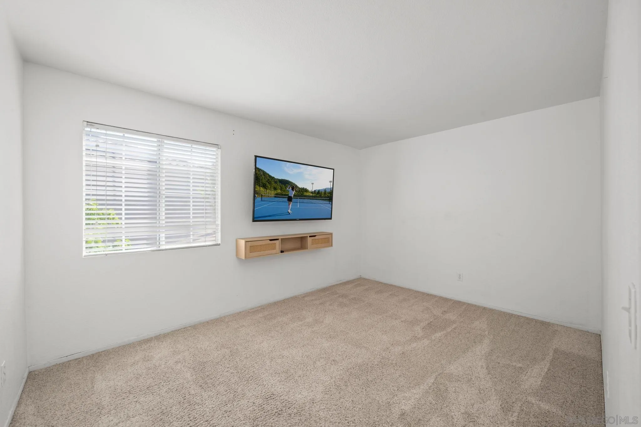 https://cdn.realtyfeed.com/cdn/127/260010474/a9dcbd80e4277d1514762951ae358be3.webp