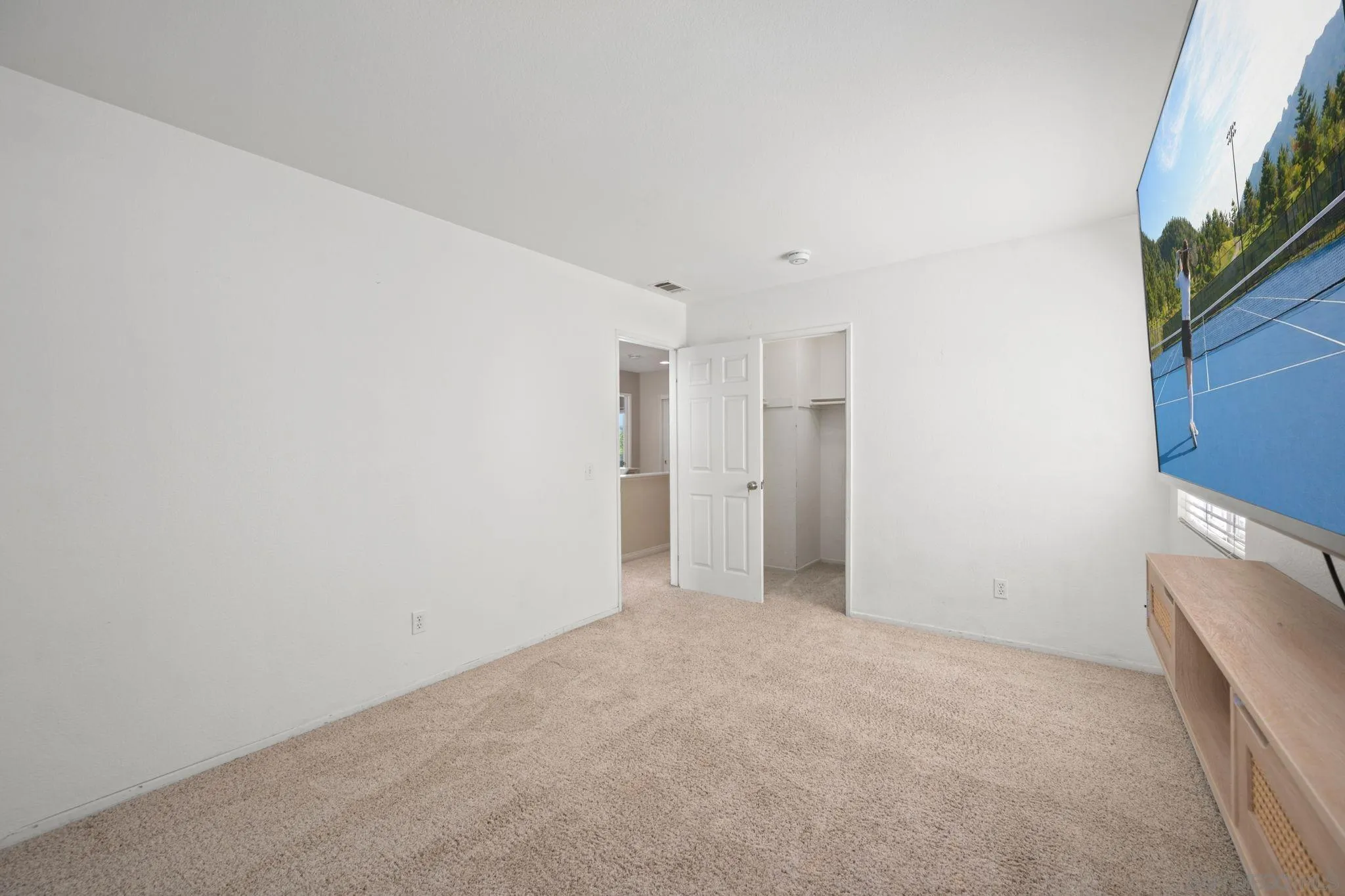 https://cdn.realtyfeed.com/cdn/127/260010474/c3c171c7dbba5bcb2f12c4bd3bf808ce.webp