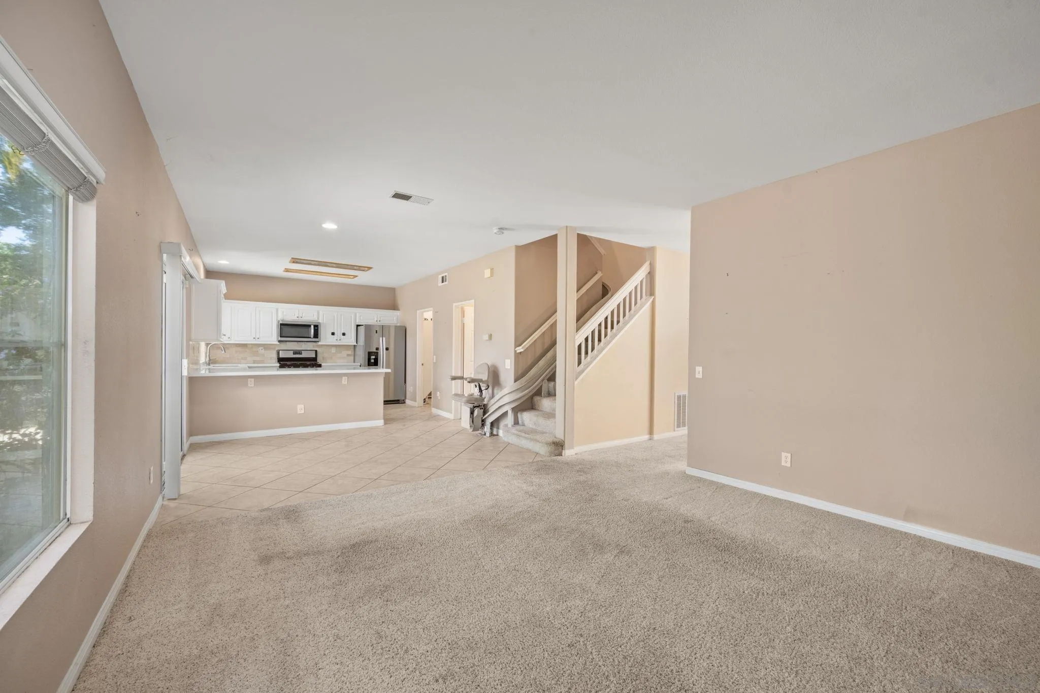 https://cdn.realtyfeed.com/cdn/127/260010474/c82d86659065fc6d86b59fec99322778.webp