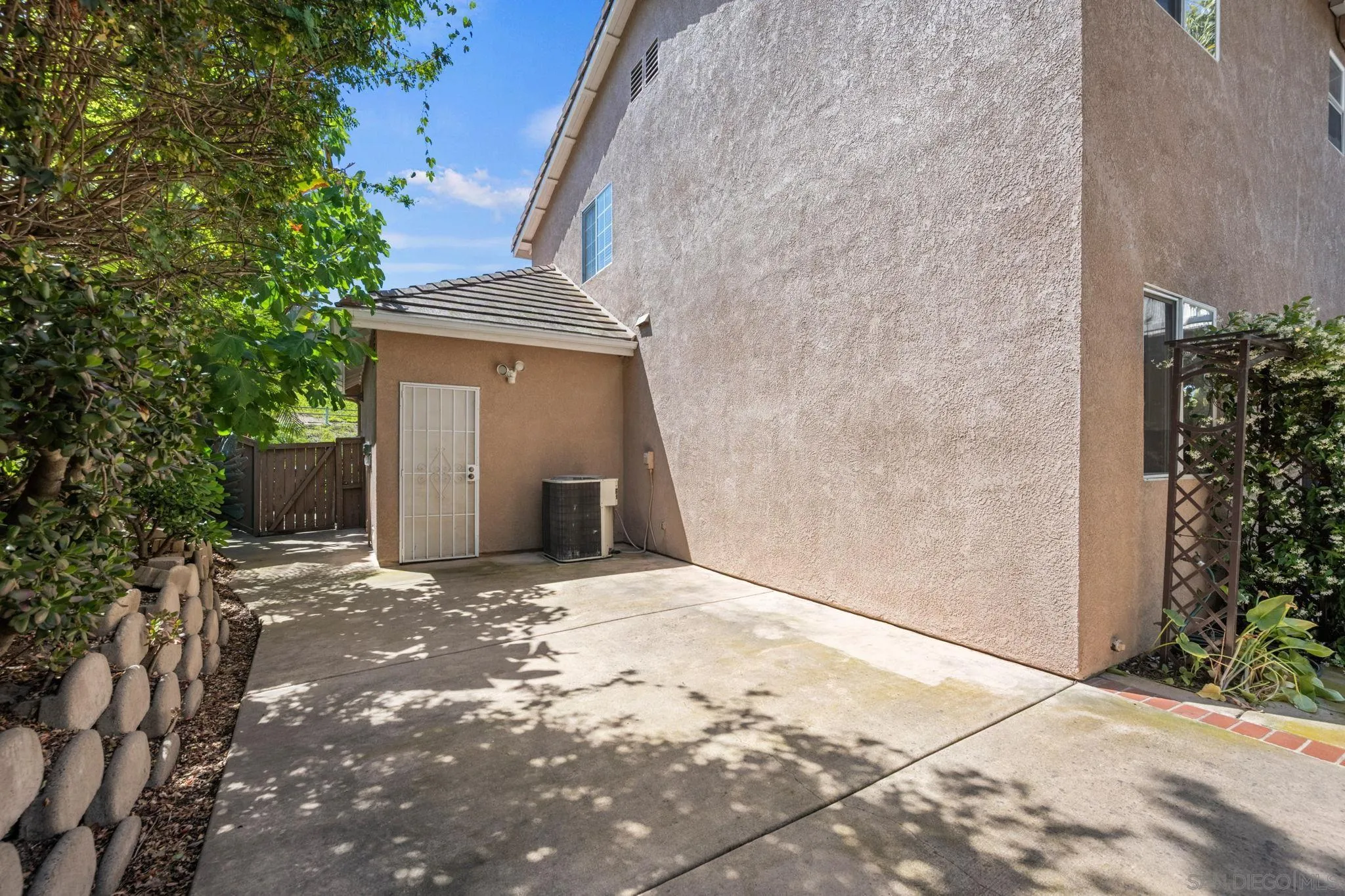 https://cdn.realtyfeed.com/cdn/127/260010474/ee3d0d0558c4b74ddee4c6b0844b873d.webp