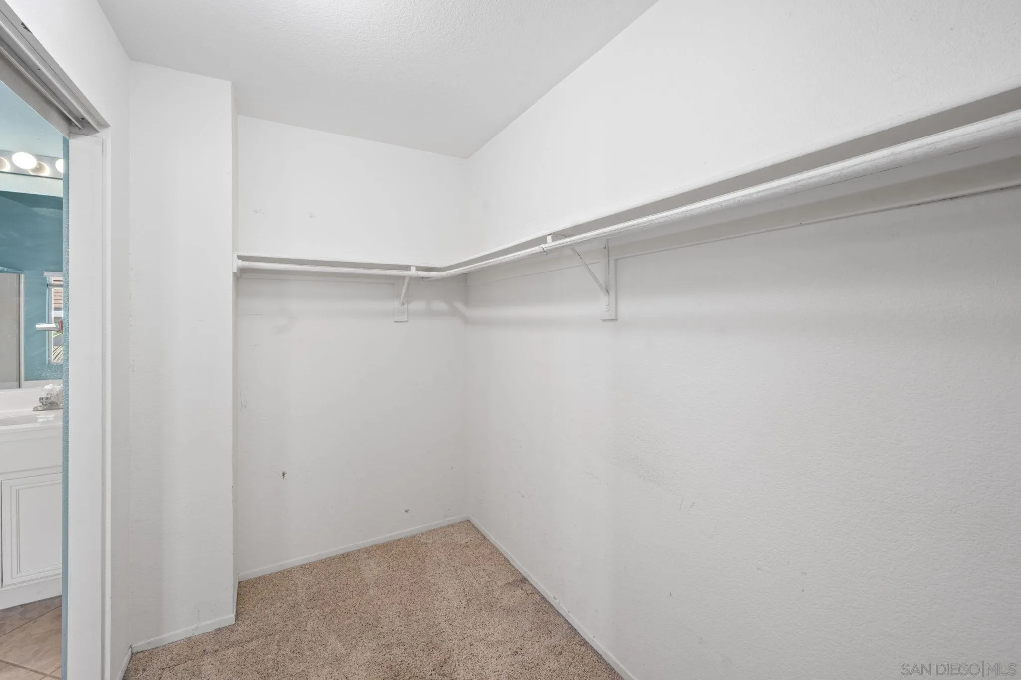 https://cdn.realtyfeed.com/cdn/127/260010474/f77890f546a89dbf2ec0420031e0243e.webp