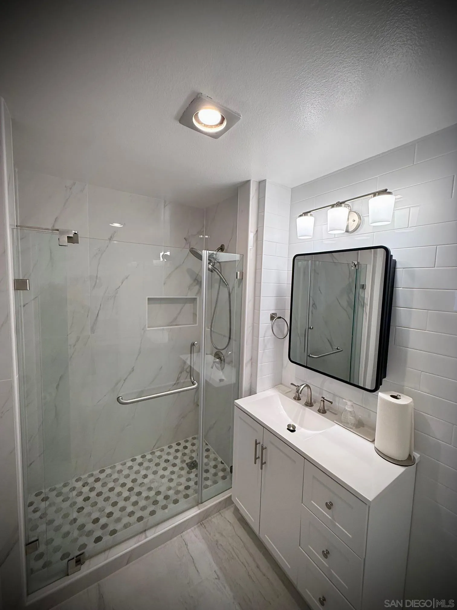 Photo #8: 260010475 Listing: Photo #8