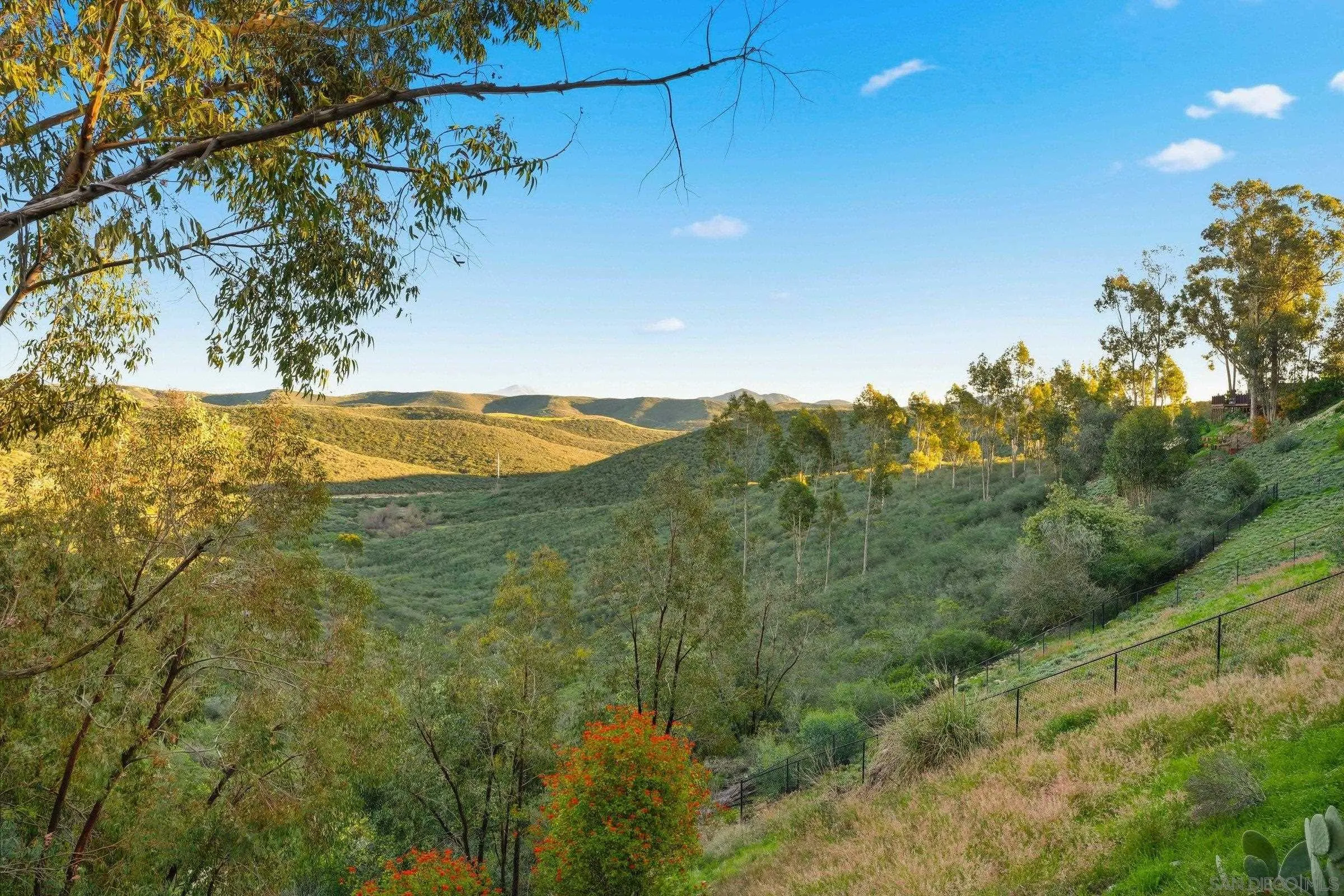 https://cdn.realtyfeed.com/cdn/127/260010476/43ad71e2e87e13ff8a552c1fe66d8f1e.webp