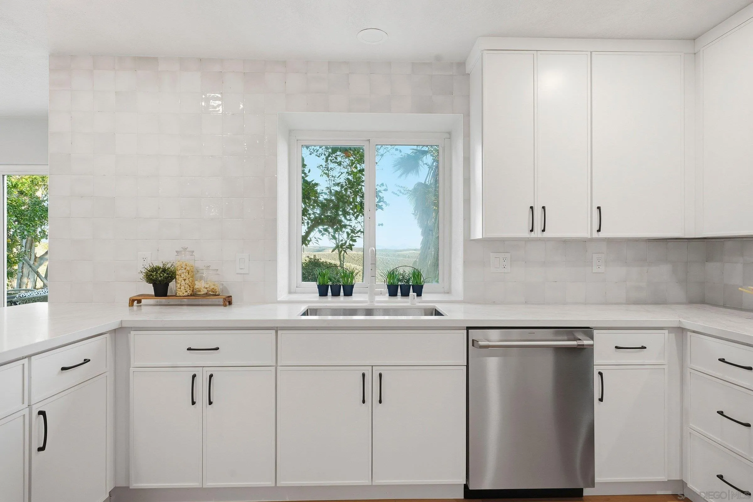 https://cdn.realtyfeed.com/cdn/127/260010476/562b145463a688cce44b2b6937c22404.webp