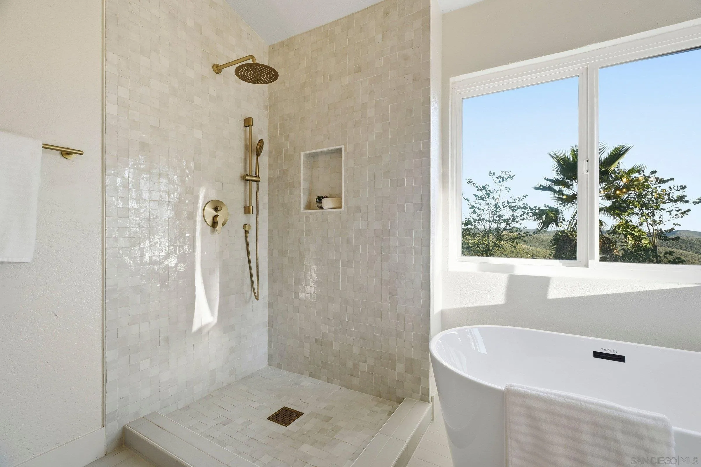https://cdn.realtyfeed.com/cdn/127/260010476/5f6c4bde0f1f7f8f2f74e187d77ea528.webp