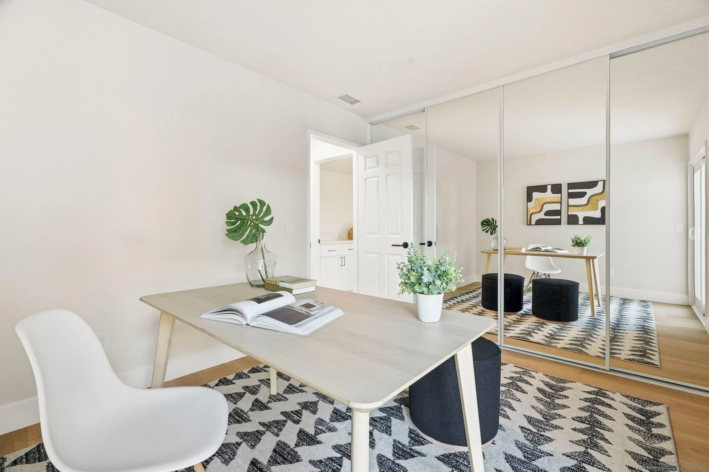 https://cdn.realtyfeed.com/cdn/127/260010476/6cee1c1ac938bb39f08abf6e19ec9a56.webp