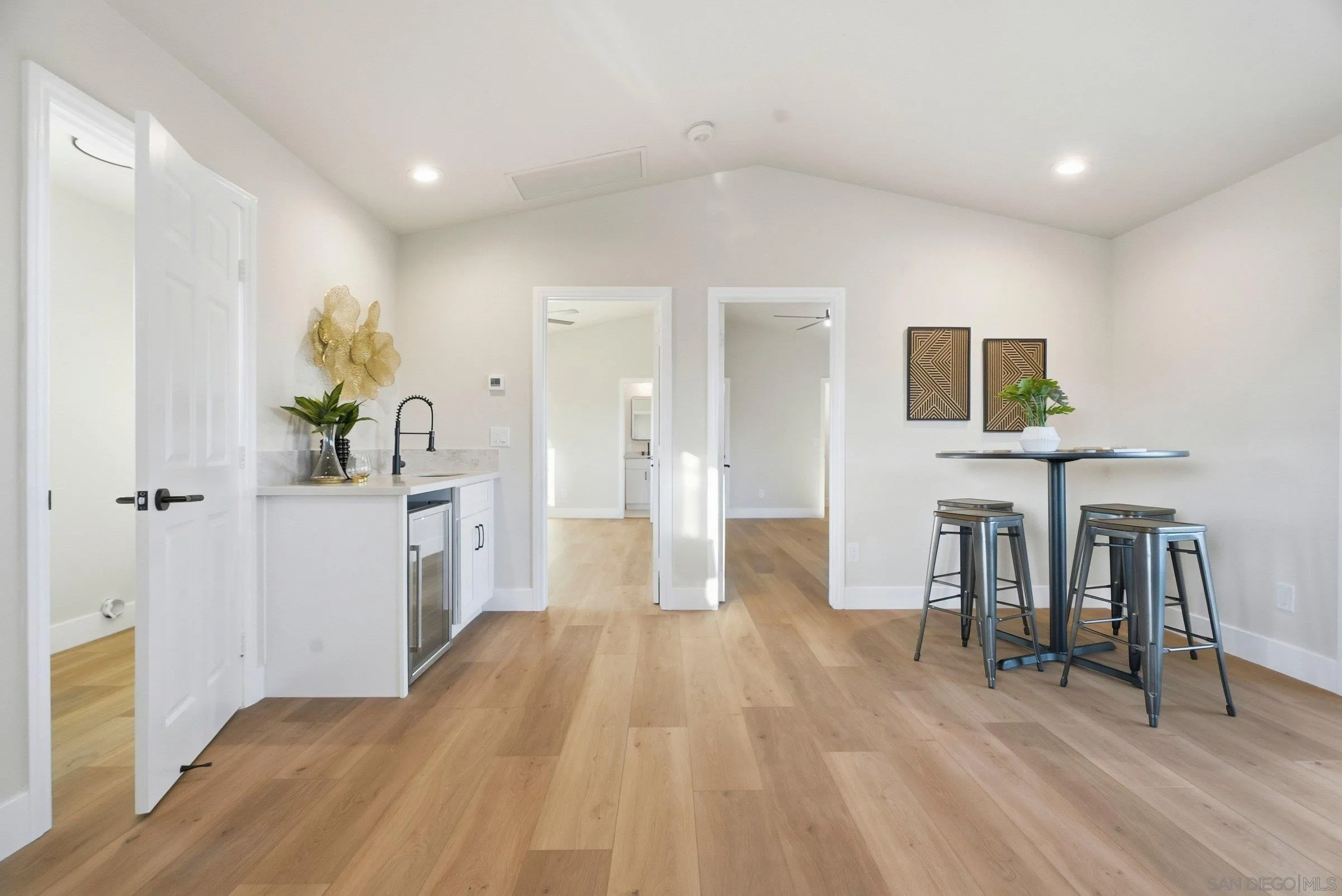https://cdn.realtyfeed.com/cdn/127/260010476/702fb1d116ef12d48b72d2cfe0e441a9.webp