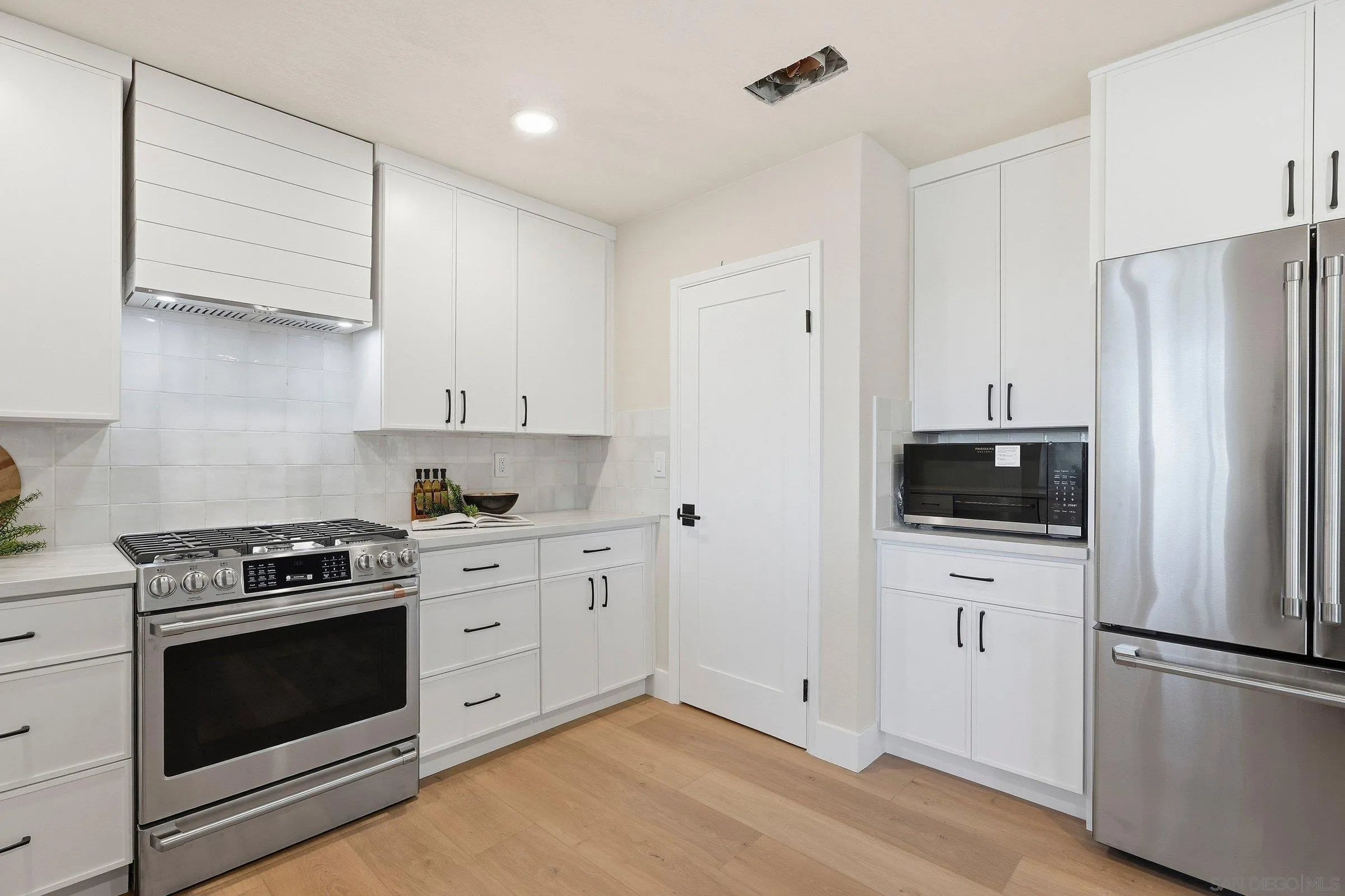 https://cdn.realtyfeed.com/cdn/127/260010476/95ad3ca09581a44f4c77b7aa58cfc6d6.webp