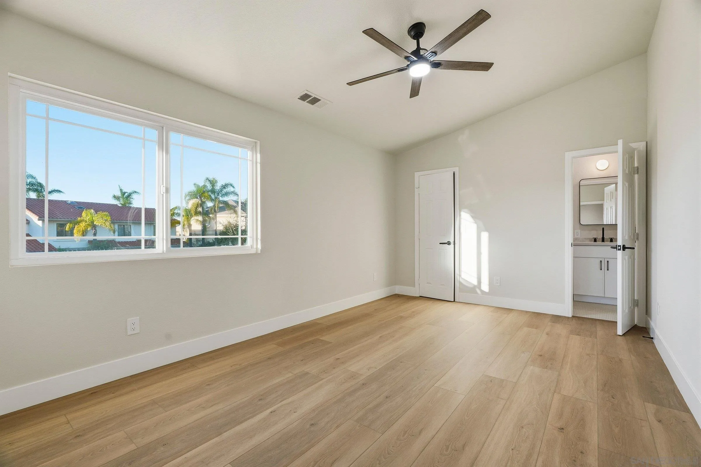 https://cdn.realtyfeed.com/cdn/127/260010476/cf1fe1307d5cc70a7b5b205a9bf042b7.webp