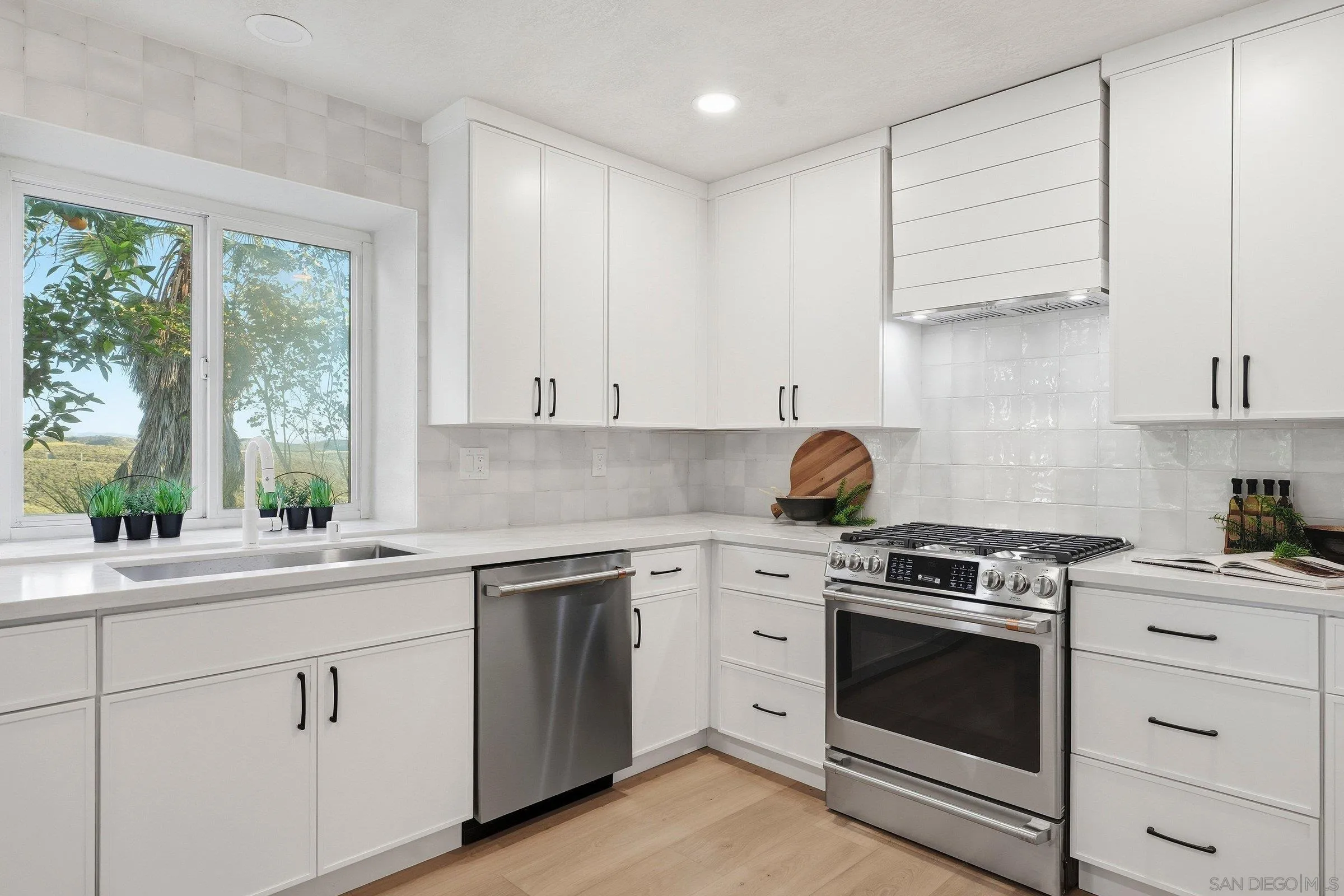 https://cdn.realtyfeed.com/cdn/127/260010476/d60afe752c5f0b5d0fb322476aadf54b.webp