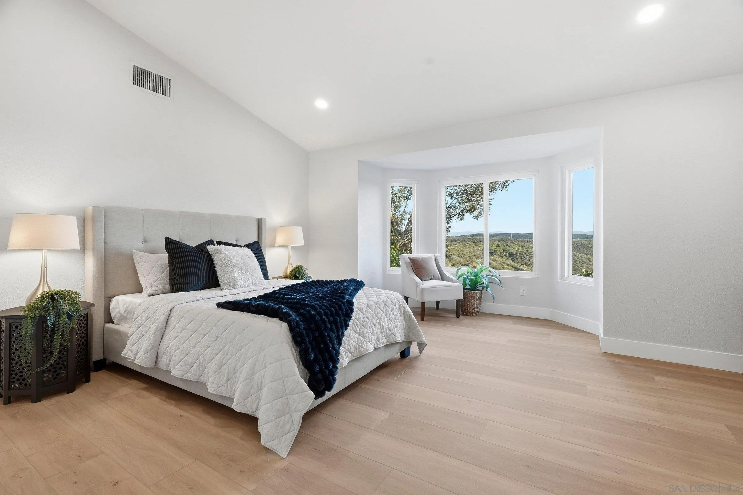 https://cdn.realtyfeed.com/cdn/127/260010476/e685a591c17229f169ede2488accfd12.webp