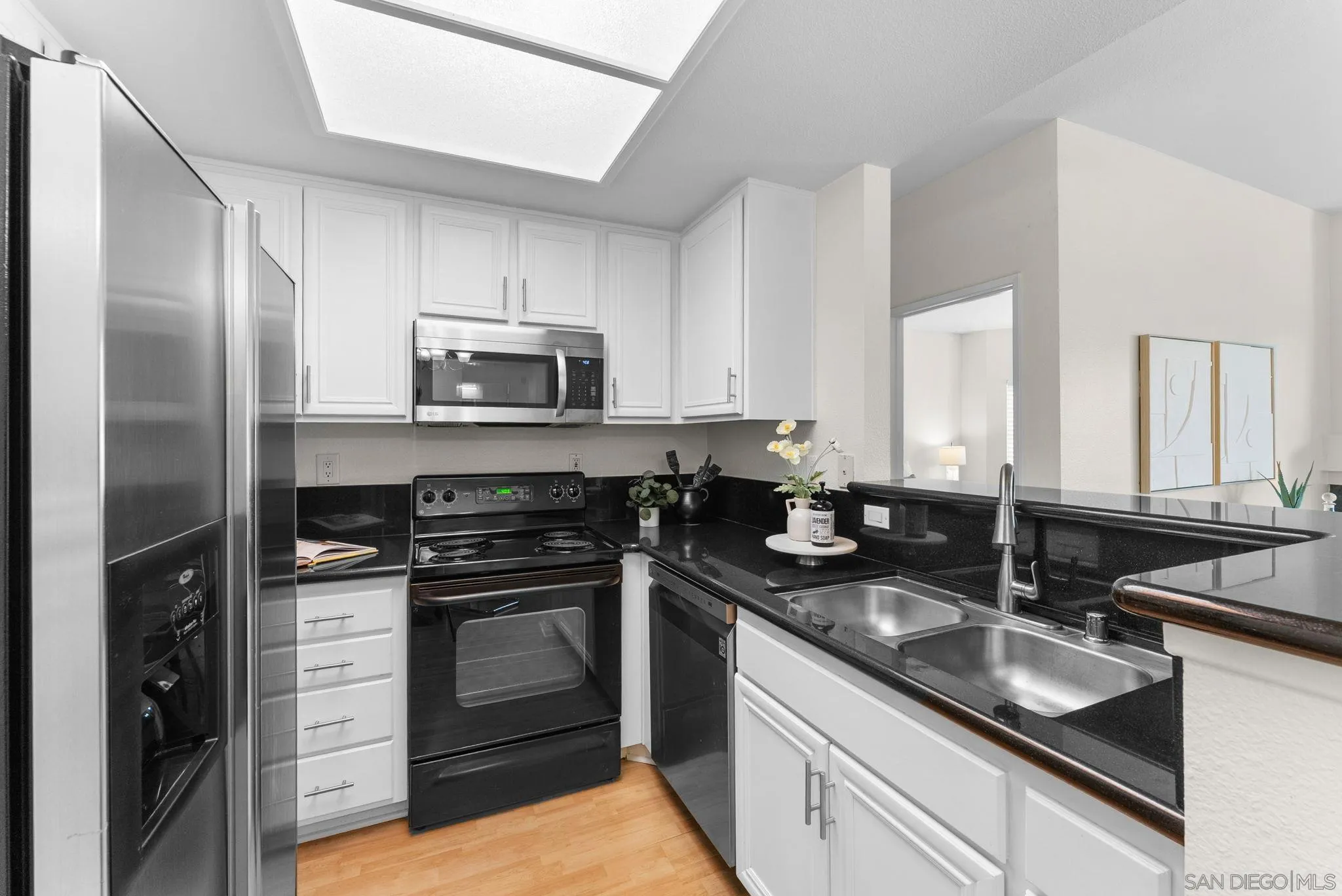 Photo #8: 260010477 Listing: Photo #8