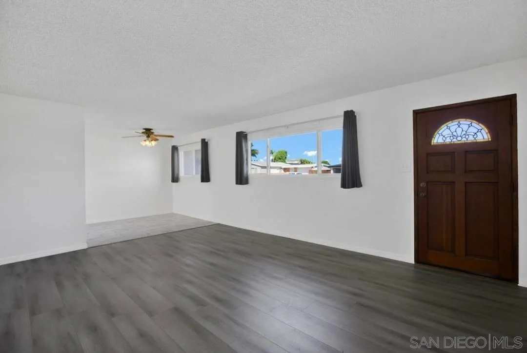 https://cdn.realtyfeed.com/cdn/127/260010480/51ec7dbb530f4b38c22c72cd184c5202.webp