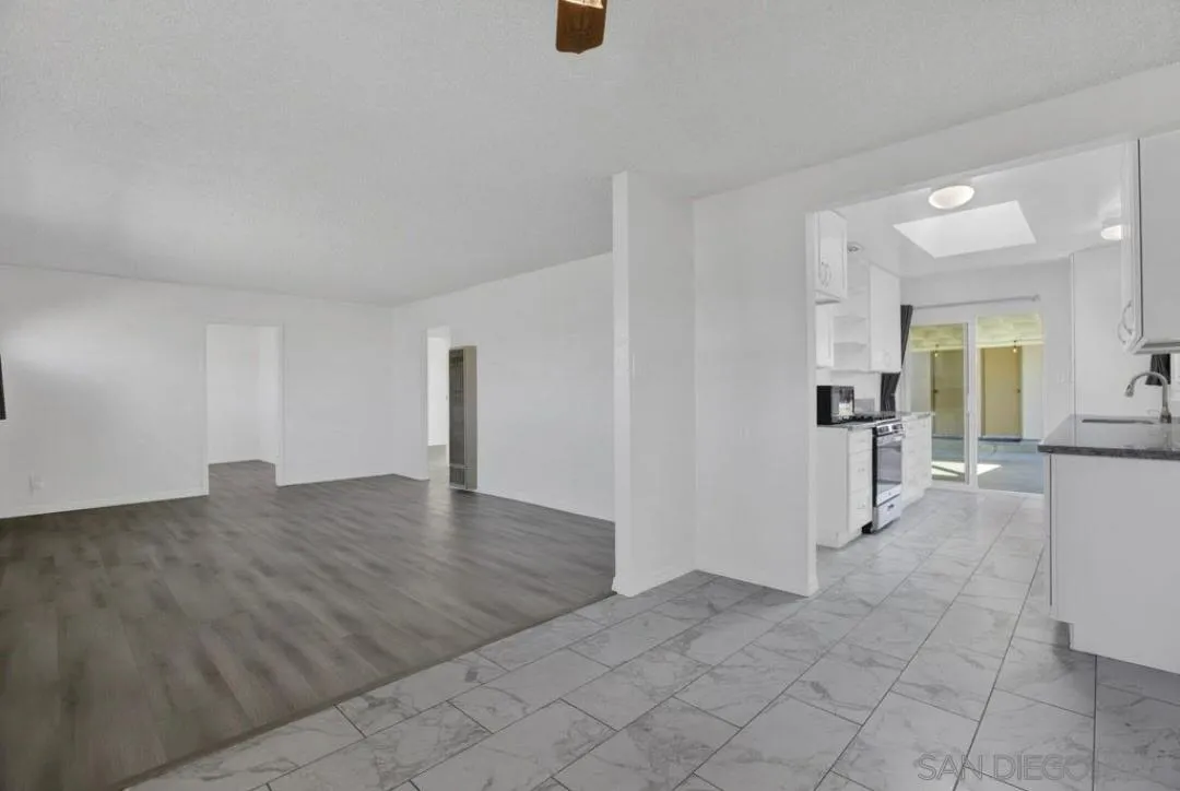 https://cdn.realtyfeed.com/cdn/127/260010480/e3b8969b1923e8ae4925903bd01edd22.webp